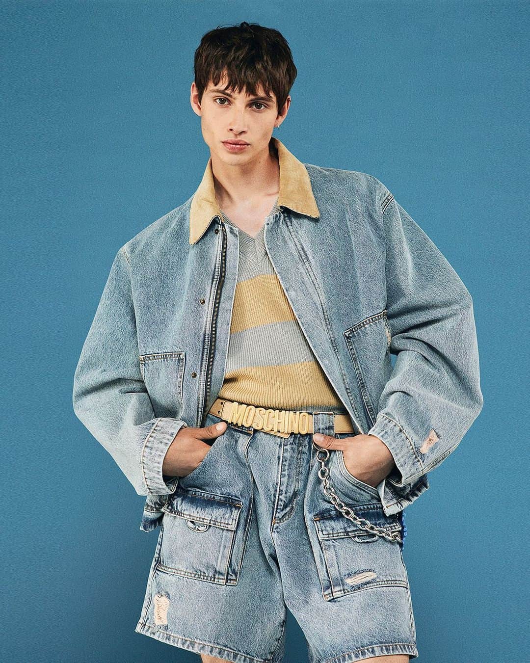 Moschinoのインスタグラム：「NEW UNIFORM  Take a sneak peek at our latest Resort 24 menswear looks, coming soon(ish) to a store near you.   Styled by @imruh Photographed by @markrkean #Moschino #MoschinoResort24」