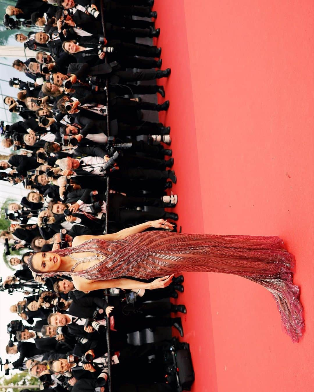 アレッサンドラ・アンブロジオさんのインスタグラム写真 - (アレッサンドラ・アンブロジオInstagram)「In @eliesaabworld for the opening ceremony at the 76th annual Cannes Film Festival. ✨🎞️  #cannes2023 #cannesfilmfestival」5月17日 5時31分 - alessandraambrosio