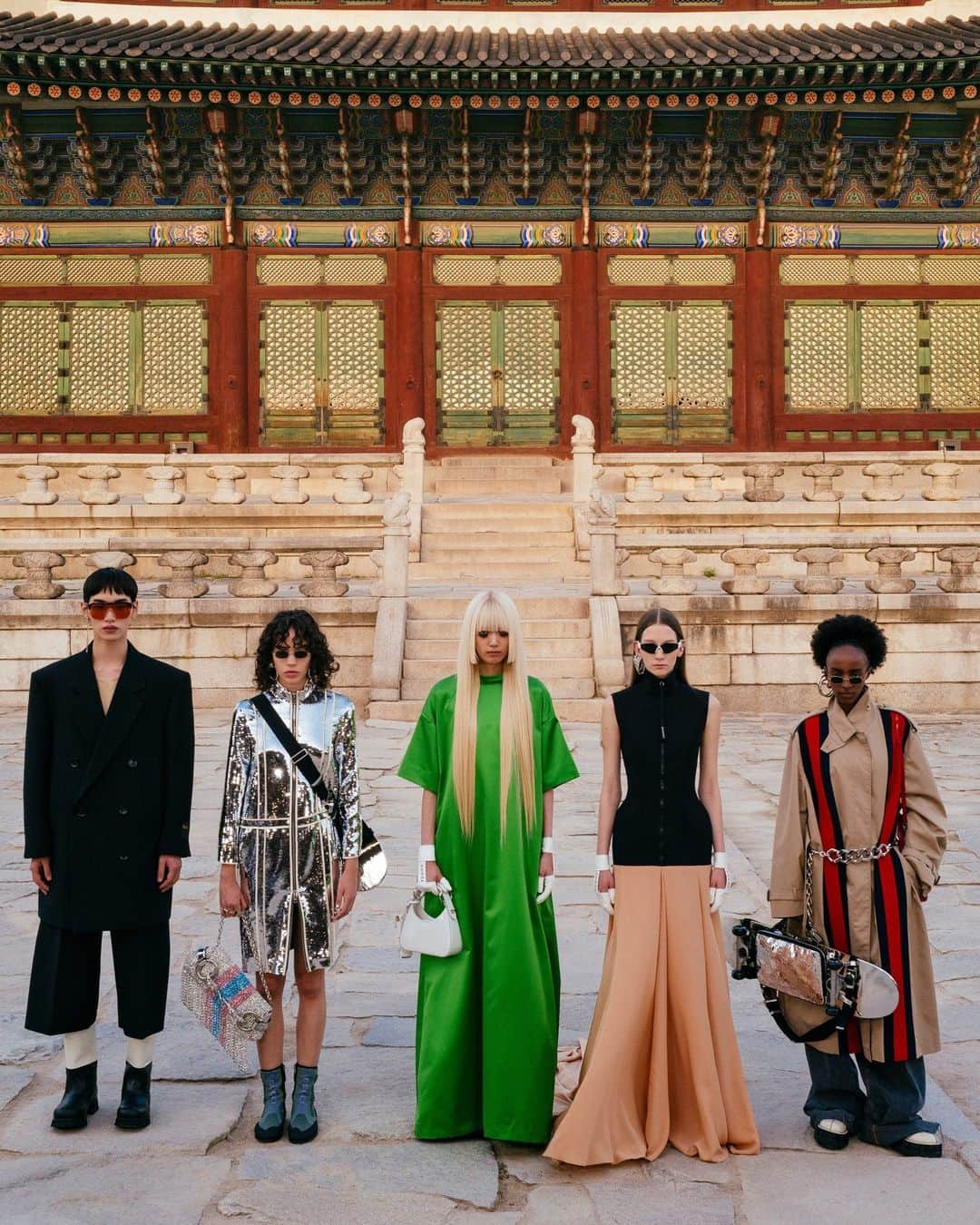 Vogue Runwayさんのインスタグラム写真 - (Vogue RunwayInstagram)「@Gucci touched down in Seoul, the fashion world’s favorite rising city, for its resort 2024 show this week. Local icons including Sora Choi and Xumeen were joined by supermodels Karen Elson and Tasha Tilberg at the brand’s takeover of the historic Gyeongbokgung Palace. Featuring futuristic designer skateboards, neoprene bike shorts, and holographic sets, Gucci presented its design team’s last collection before new creative director Sabato De Sarno's debut in September. Tap the link in bio for more of Young Chul Kim’s backstage photos. Photographed by @talkwg_331young」5月17日 5時38分 - voguerunway
