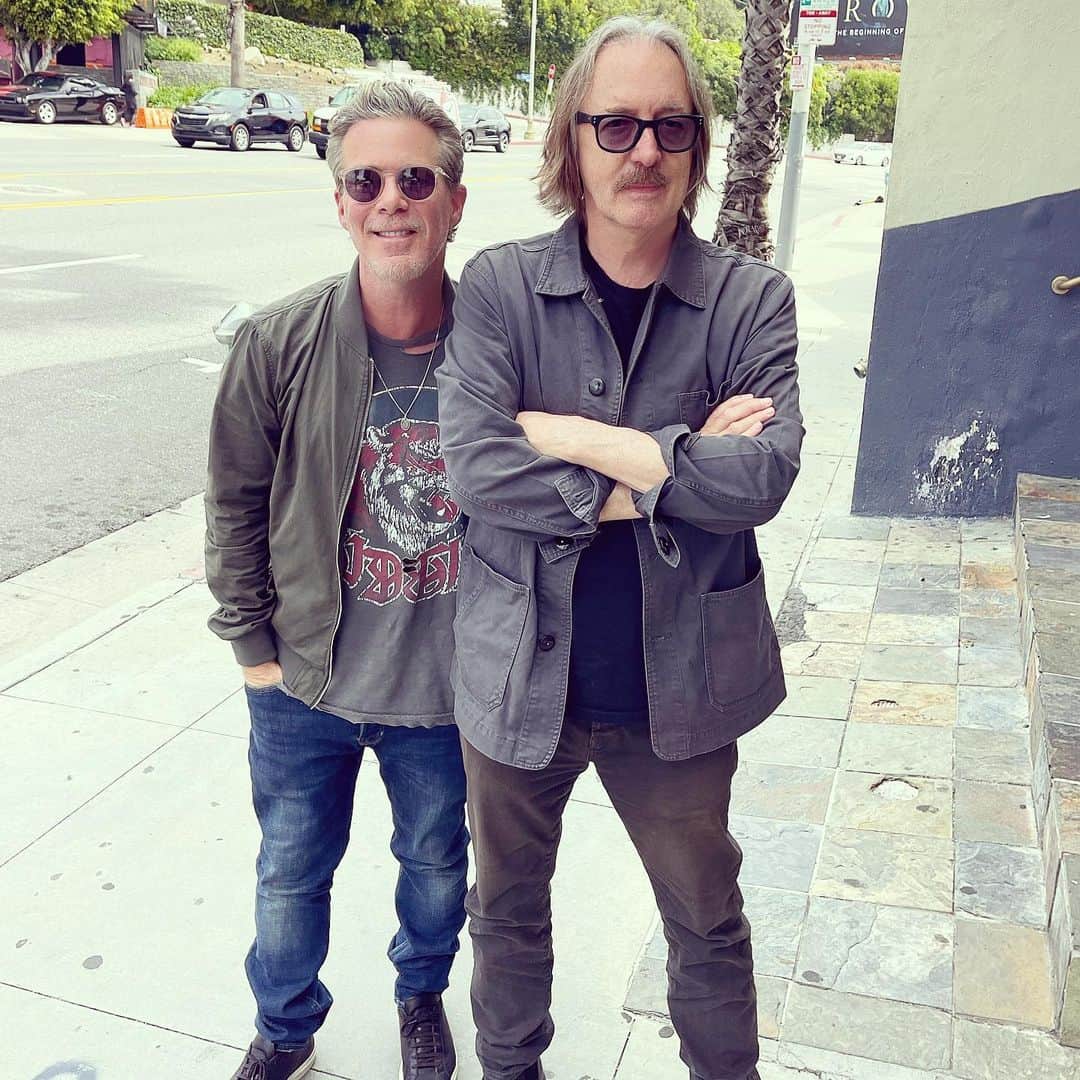 scottlippsさんのインスタグラム写真 - (scottlippsInstagram)「Had the pleasure of interviewing one of the greatest rock producers ever, producer extraordinaire @butchvigmusic and drummer of @garbage We get into Butch’s history on @spinmag @lippsservicepod and dive into iconic records that changed culture like @off1cial_nirvana #nevermind to @smashingpumpkins #siamesedream all the way up to the new #garbage record and tour. Thank you @mackiegear for the awesome new board! And @thedanielkohn #nirvana #butchvig #smashingpumpkins」5月17日 5時39分 - scottlipps