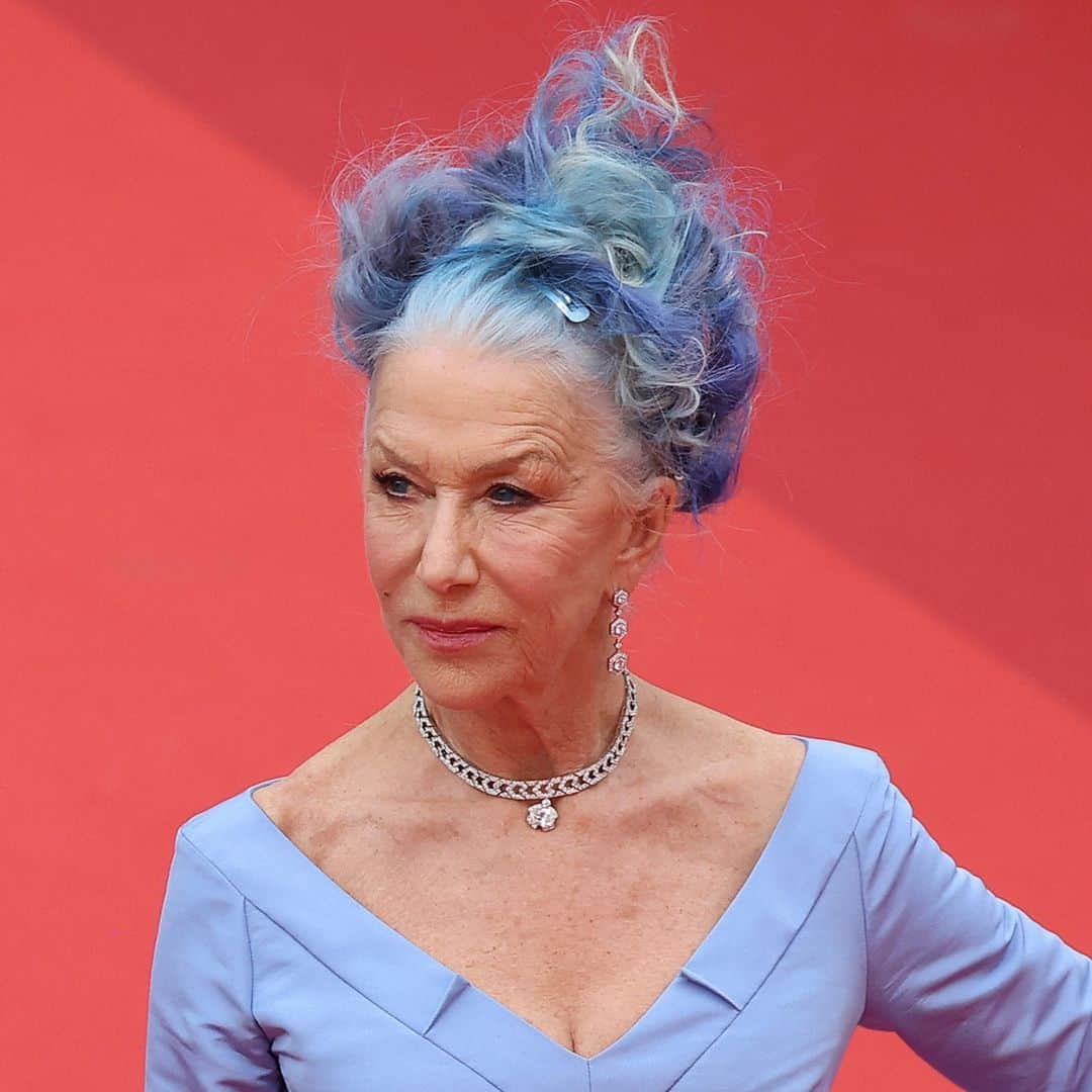 Vogue Beautyさんのインスタグラム写真 - (Vogue BeautyInstagram)「Icon Helen Mirren arrived at #CannesFilmFestival today with her lengths pinned in an elegant updo—and colored in a multi-faceted shade of ocean blue. Tap the link in our bio for all the details.」5月17日 5時40分 - voguebeauty