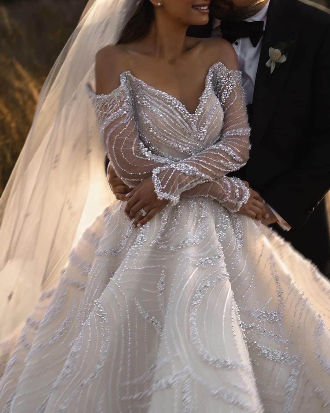 Steven Khalilのインスタグラム：「A mesmerising display of intricate hand beading, our extraordinary bride Juliana looked absolutely breathtaking in her bespoke STEVEN KHALIL couture gown. Captured by @emiliobphotography ⠀⠀⠀⠀⠀⠀⠀⠀⠀ #stevenkhalil #stevenkhalilbride #weddinggown #bridal」