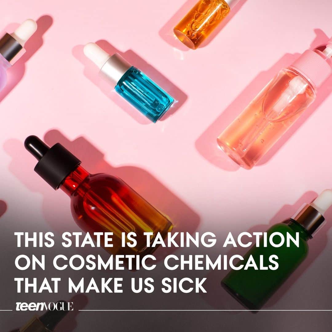 Teen Vogueさんのインスタグラム写真 - (Teen VogueInstagram)「The Washington state Legislature has passed some of the country’s strongest legislation to protect residents from hazardous chemicals in cosmetic products.  Read more about the state's Toxics-Free Cosmetics Act at the link in bio.  (📸: Getty Images)」5月17日 6時30分 - teenvogue