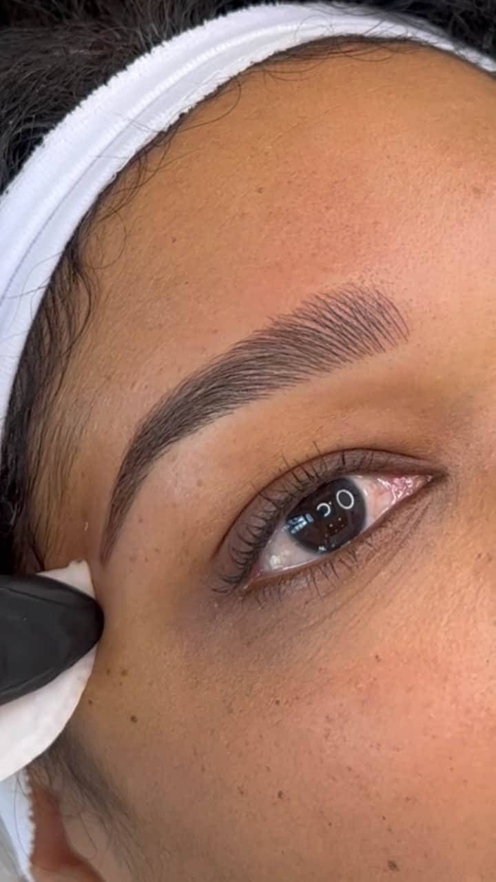 Haley Wightのインスタグラム：「✨Nanoblading✨ These are some of my favs 😋 She is sooo gorgeous and these brows look amazing on her! Interested in booking with me? Call (602)809-9405 or visit our website daelascottsdale.com | link is in my bio! 🤍」