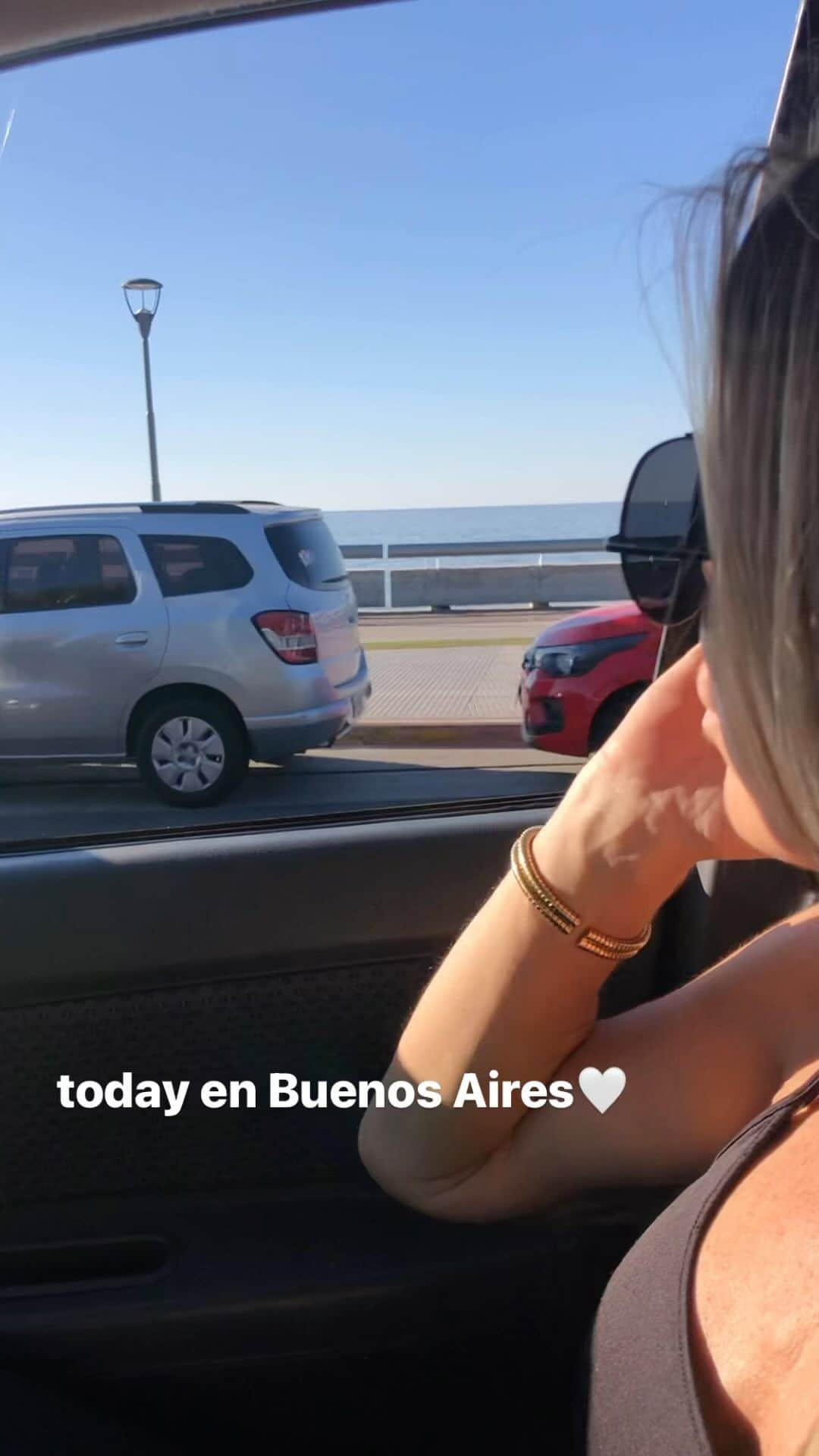 イネス・リグロンのインスタグラム：「Lunch at El Muelle, on the river, I love this city so much!」