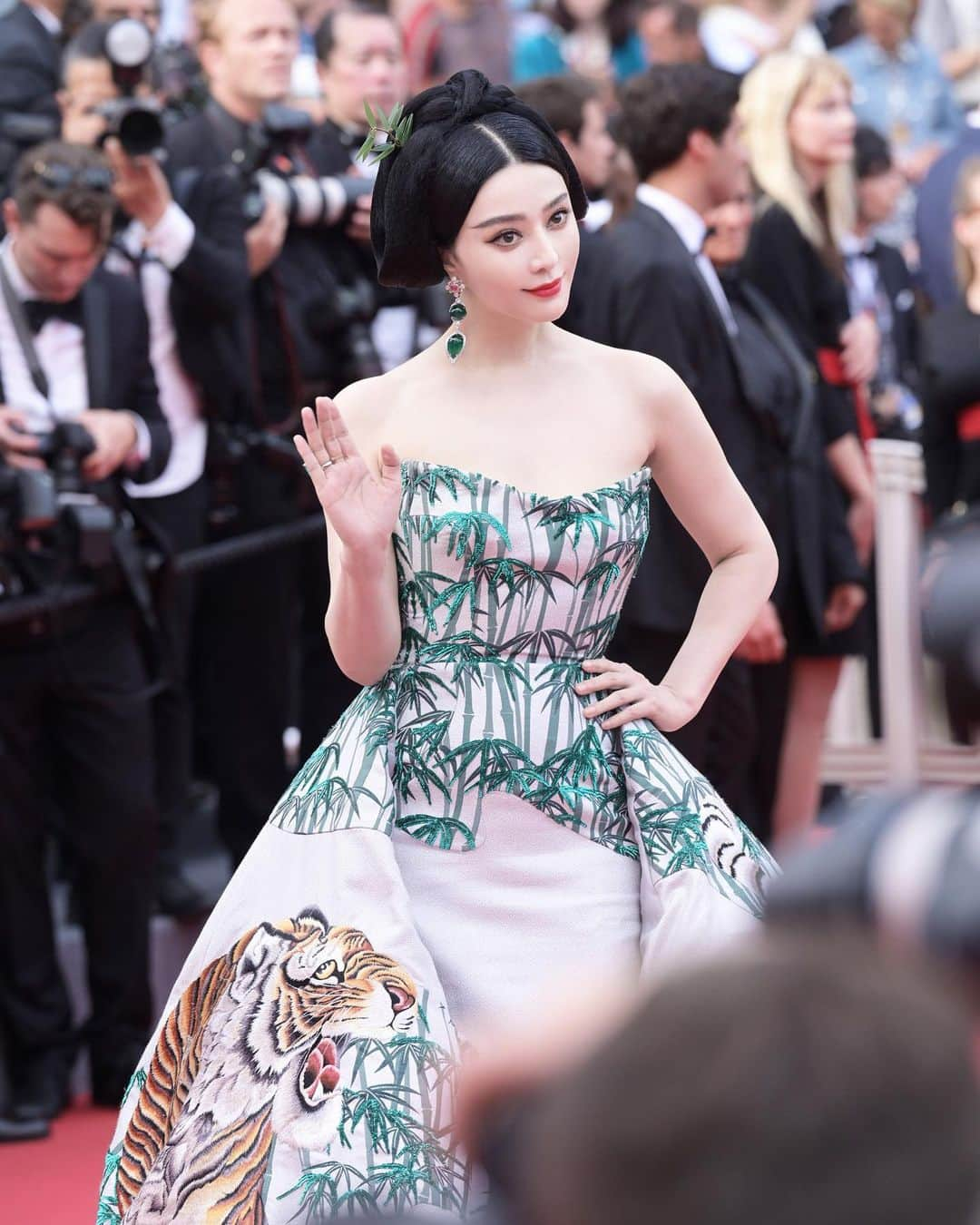 ファン・ビンビンさんのインスタグラム写真 - (ファン・ビンビンInstagram)「Cannes, where the magic happens ✨」5月17日 6時52分 - bingbing_fan