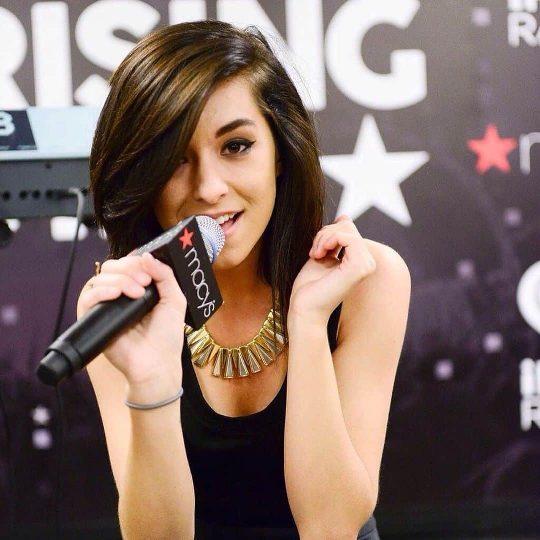 のインスタグラム：「#TeamGrimmie, if you could listen to a Christina Grimmie song for the first time again, which song would it be? 💚」