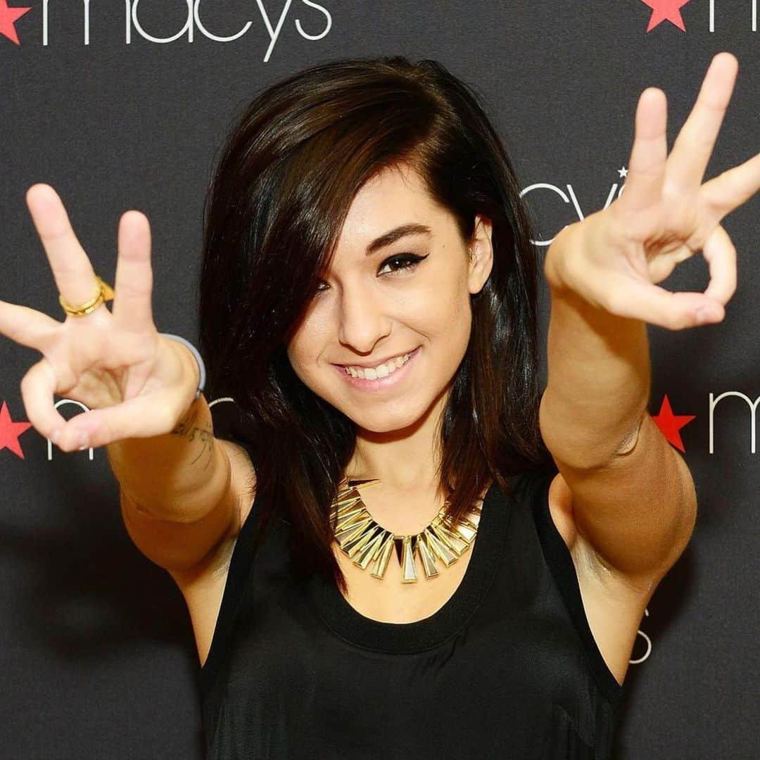 クリスティーナ・グリミーさんのインスタグラム写真 - (クリスティーナ・グリミーInstagram)「#TeamGrimmie, if you could listen to a Christina Grimmie song for the first time again, which song would it be? 💚」5月17日 6時45分 - therealgrimmie