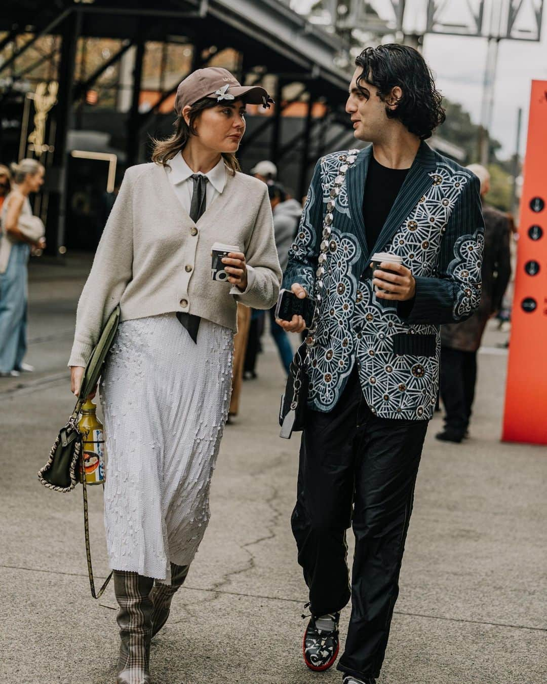 Vogue Runwayさんのインスタグラム写真 - (Vogue RunwayInstagram)「The colorful array of printed dresses, espadrilles, corsets, and bare torsos currently seen outside the shows in Sydney would have you almost fooled that it's summer and not autumn rapidly drifting into winter. But the weather Down Under is currently 50 degrees and foggy, and while some street stylers are holding on to the remnants of the last warm days, others have embraced the elements in a chic selection of unique coats, light cardigans, and layered tailoring. At the link in bio, follow along as Su Shan Leong captures the best dressed guests outside Sydney’s resort 2024 shows. Photographed by @leongsushan」5月17日 7時00分 - voguerunway