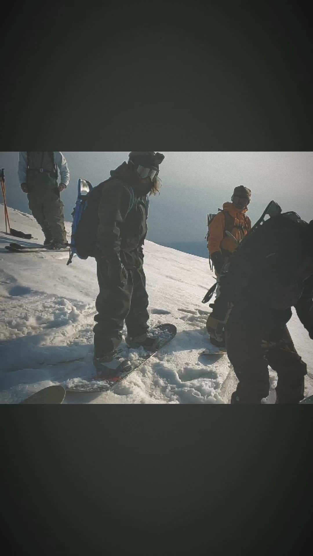 中井孝治のインスタグラム：「5/13  1日3本🏔 これ3本目😁 #宇宙訓練  🎥@kentaro68abe  @salomonsnowboards @volcomjapan #volcomjapan @platepia_japan #revoltgoggles #segawa_nouen #toko #msrgear_japan #msr #coif #hps #横乗り塾 #いらおじゃ」