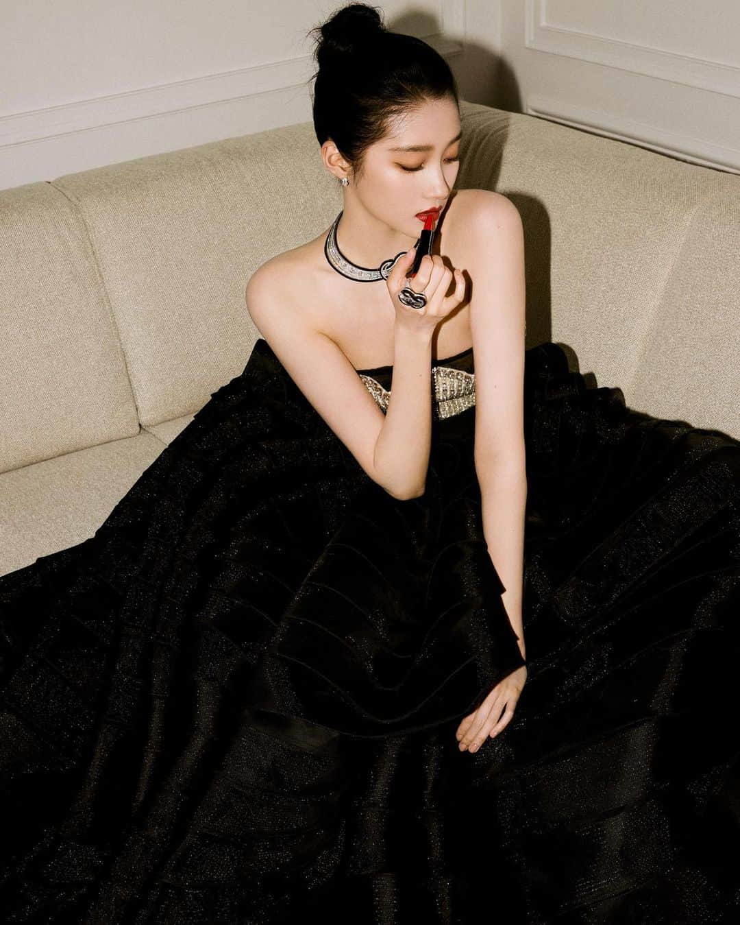 クアン・シャオトン（Guan Xiaotong）さんのインスタグラム写真 - (クアン・シャオトン（Guan Xiaotong）Instagram)「🖤👑～😎😎Cannes」5月17日 8時03分 - stronger917