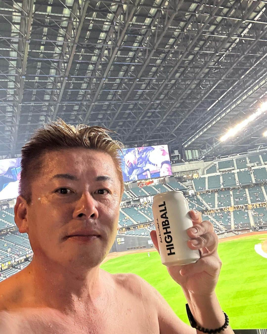 堀江貴文さんのインスタグラム写真 - (堀江貴文Instagram)「#baseball #fighters #hokkaido #esconfieldhokkaido #sauna #エスコンフィールド北海道いってきましたー #温泉サウナから野球見えるのすごい」5月17日 7時56分 - takapon_jp