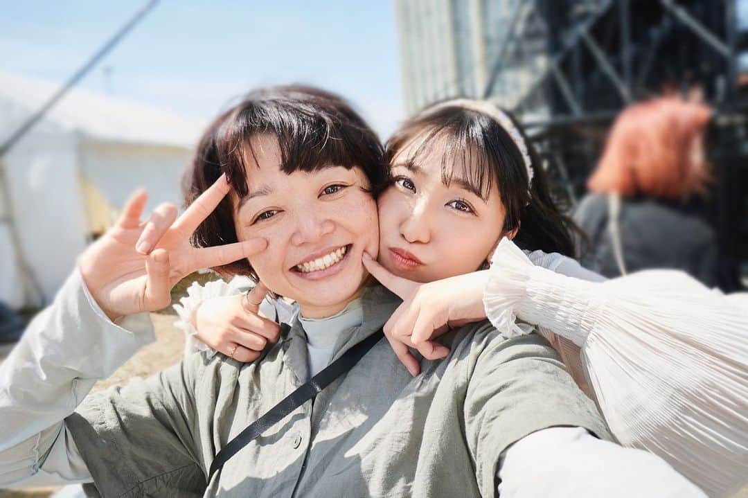 のインスタグラム：「またお会い出来て嬉しいカメラマンの鵜飼さん‪ꔛ‬♡‪ ⁡ ライブ写真なのに凄い可愛く撮影してくださる頼もしいお方……(大切) ⁡ 貴方は…古の彼方に開催されたみちーとのイベントを覚えているだらうか……？？？ ⁡ その時お世話になった方です🥺♥️久々……ｳﾚｼｲ ⁡ ⁡  *⋆꒰ঌ┈┈┈┈┈┈┈┈┈໒꒱⋆*  #写真 #photo  #filmcamera #natural  #smile  #filmphotography #film #フィルムカメラ #anime  #manga #comic #model  #voiceactor #voiceactress #配音演员 #声優 #Japan #kawaii #kawaiigirl #model  #小見川千明  #小千姬 #귀여워 #셀스타그램 #셀카 #여행  #文学 #朗読  #肉フェス  ⁡  *⋆꒰ঌ┈┈┈┈┈┈┈┈┈໒꒱⋆*」