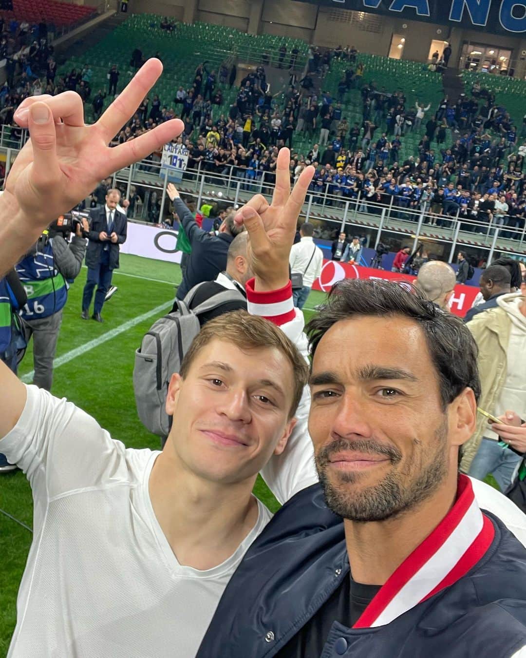 ファビオ・フォニーニのインスタグラム：「Te l’ho promesso da bambino…. 🖤💙」