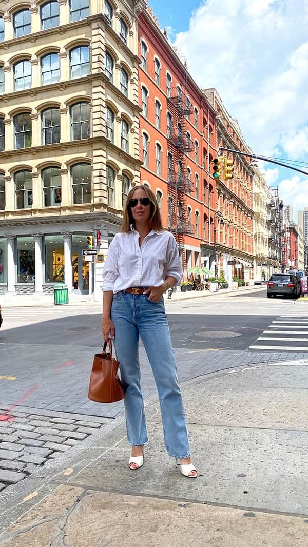 Helena Glazer Hodneのインスタグラム：「I call it the "just in case" bag. When you're a heel lover that takes the train, it's the way of life. Sure..... I could have had a chic tote, but today, it was a grab n' go situation.」