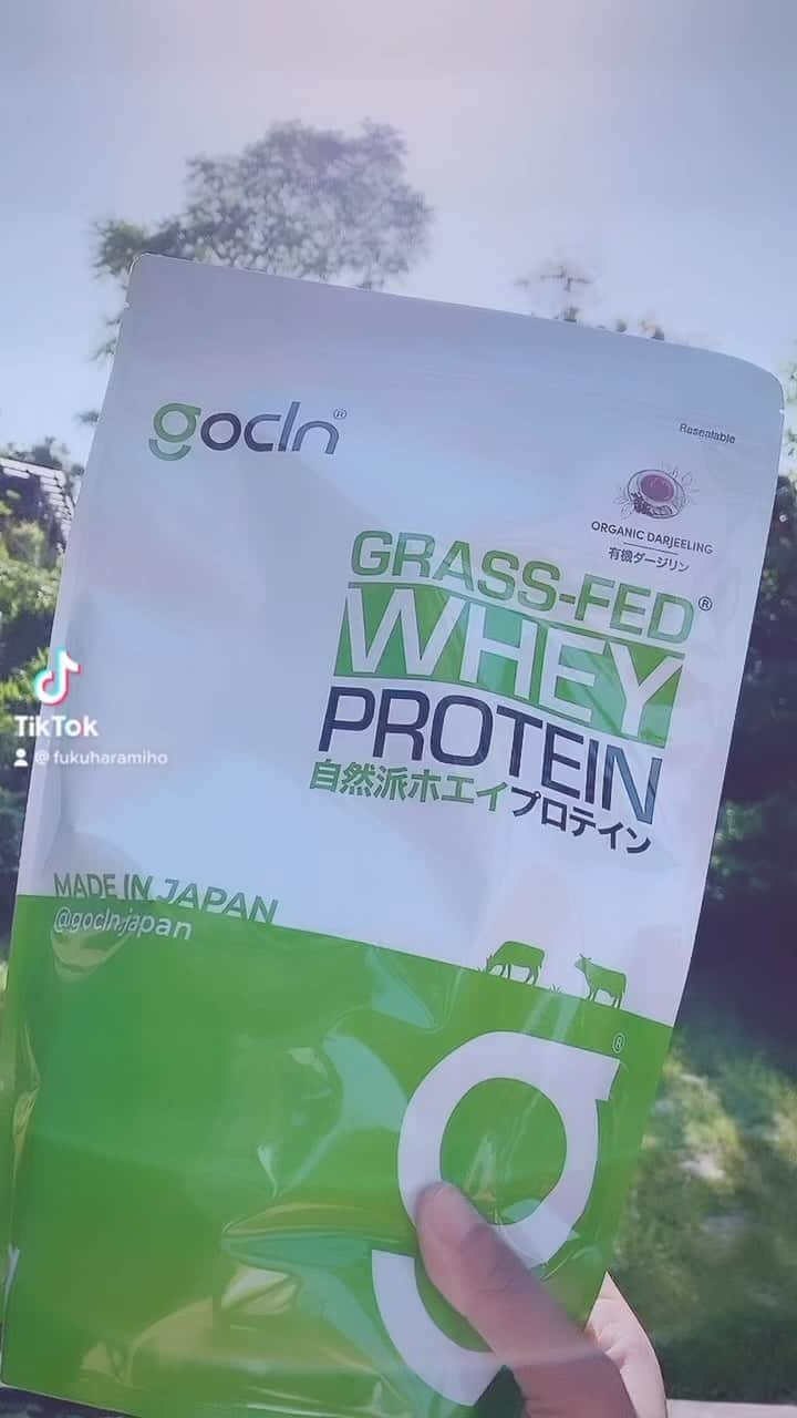 福原美穂のインスタグラム：「Thank you @gocln.japan  新しいダージリン味おいし❤️ 蓋閉まってなくてシェイクしたら飛んでしまった、、🥵  今日も暑くなりそうですね！ ご自愛ください❤️」