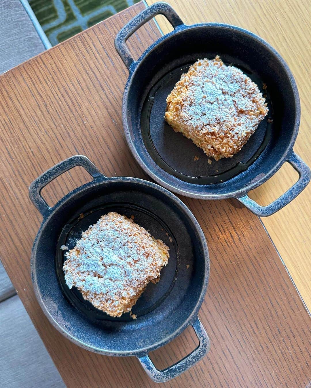 Mai Wakimizuのインスタグラム：「今までご縁がなく食べれなかった(たった今終了しましたと言われたことも。笑)、オリエンタルの朝食1時間限定フレンチトースト♡やっーーーっと食べれた♡主人に"なにこれ、コロッケ？"と言われて思わず吹き出した。笑 久しぶりにこんな美味しいフレンチトースト食べたやん（；＿；）♡息子も毎朝大好きなフルーツをたらふく食べれて幸せそう♡自宅のリフォーム事情で1週間hotel生活真っ最中。普段追われている家事全般をお休み出来てる至福時間も残り少し。笑 全てにおいて噛み締めよう。笑 #wakkingourmet#オリエンタルホテル旧居留地#orientalhotel#神戸 #2歳9ヶ月#2歳男の子」