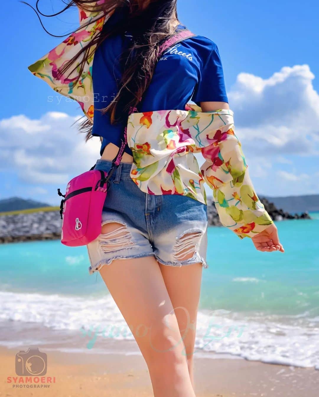しゃもえり。さんのインスタグラム写真 - (しゃもえり。Instagram)「おはよー⛅ もう夏みたいに暑いね☀️ 熱中症に気をつけて❗ peace✌️  限定の動画📽️や写真📸はプロフィールのリンクから観れるよ💕  #portrait_shots #カメラ女子 #photography #ポートレート #peace #beachgirl #beach #ビーチ #fr2」5月17日 8時56分 - syamoeri