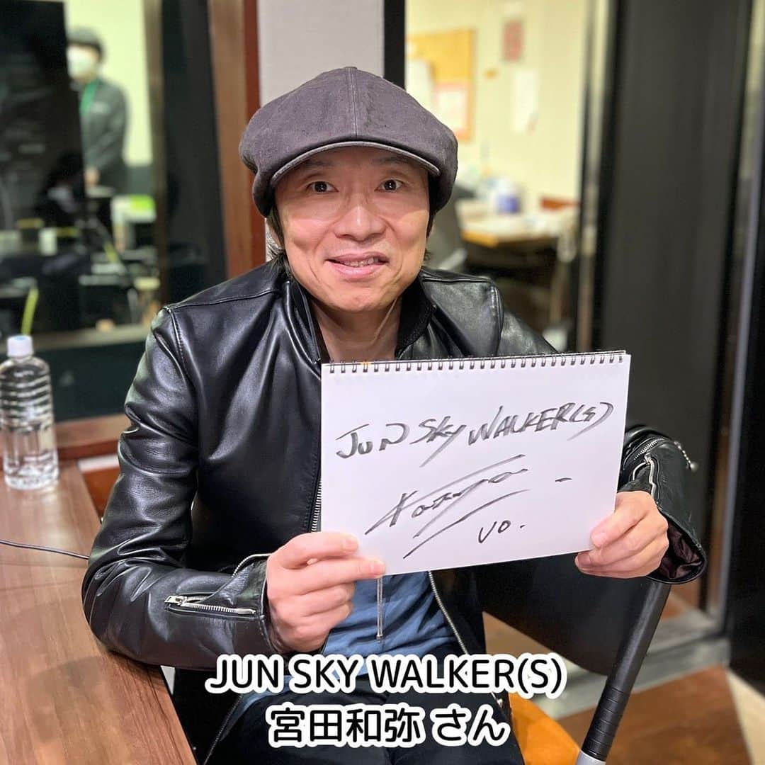 坂本美雨のディア・フレンズさんのインスタグラム写真 - (坂本美雨のディア・フレンズInstagram)「5月17日（水）#ディアフレンズ JUN SKY WALKER(S)の#宮田和弥 さんをお迎えします🎸 @miyatakazuyaofficial  5月21日でデビュー35周年を迎えるジュンスカ！ 本日から新曲“ #もう一度 歩いていこう ”の 先行配信がスタート🎶 6月10日に開催される日比谷野外音楽堂での ワンマンライブについてもうかがいます！  💟ゲストの方のプライベートな一面のぞいちゃいます！ ✳️最近、プライベートで緊張したことは？！？ 📻午前11時から放送、ぜひ聴いてください🎧  #ジュンスカ #森純太 #小林雅之 #歩いていこう #坂本美雨 @miu_sakamoto @miusakamoto.staffofficial #tokyofm #JFN #全国38局ネット #radiko  @tokyofm_official」5月17日 8時59分 - dearfriends80