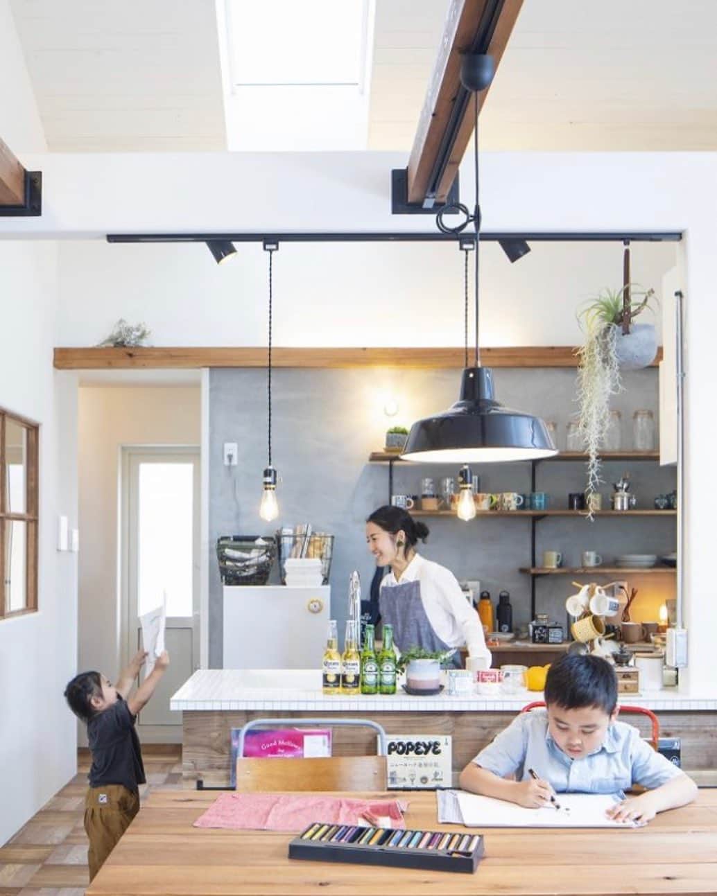 Fridge Homeのインスタグラム：「・ 【居心地の良さを、つくりたい 】  エフリッジホームです。 . 今日の写真は  〜F-Flathouseの生活〜  何かお問い合わせがありましたら、お気軽にDMして下さい！ ・ ・ --------------------- more photo @fridge_home --------------------- ・  施工事例、たくさん公開しております。 ぜひ「@fridge_home」からホームページをご覧ください。  --------------------- more phots...👉@fridge_home --------------------- ・ ・ -------------------------------- #エフリッジカルチャー はこちら...👉　@fridge_home_culture --------------------------------」