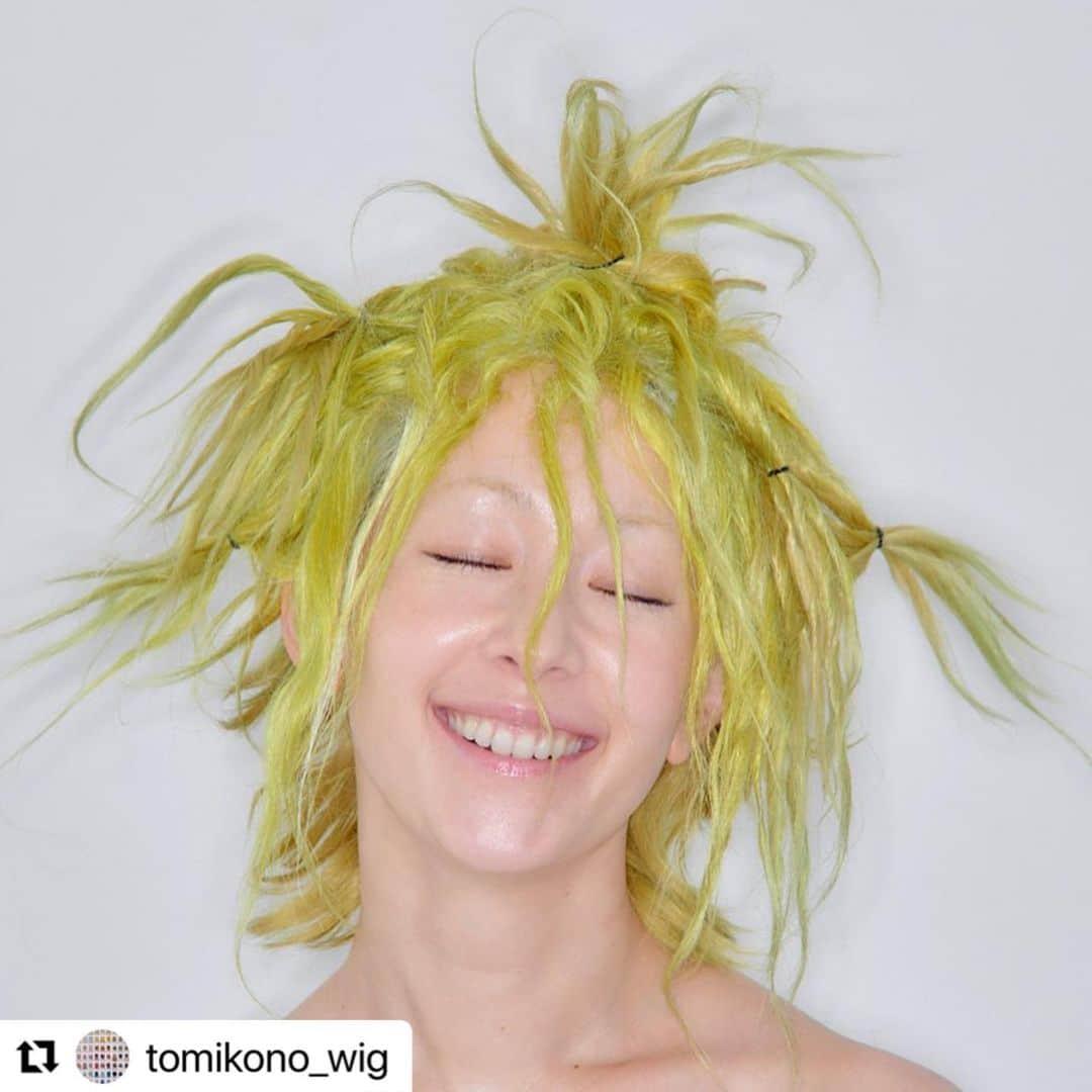 木村カエラさんのインスタグラム写真 - (木村カエラInstagram)「⚡️⚡️⚡️ #Repost @tomikono_wig with @use.repost ・・・ Personas  @kaela_official  Photograph @sayaka_maruyama_  Wig @tomikono_wig  Art direction @konomadinc  make @mihoko_f  #transformationisbeautiful #konomad#konomadeditions #kaerakimura#木村カエラ#tomikonowig#tomihirokono#theartofwigmaking #funclub #会報誌」5月17日 9時20分 - kaela_official