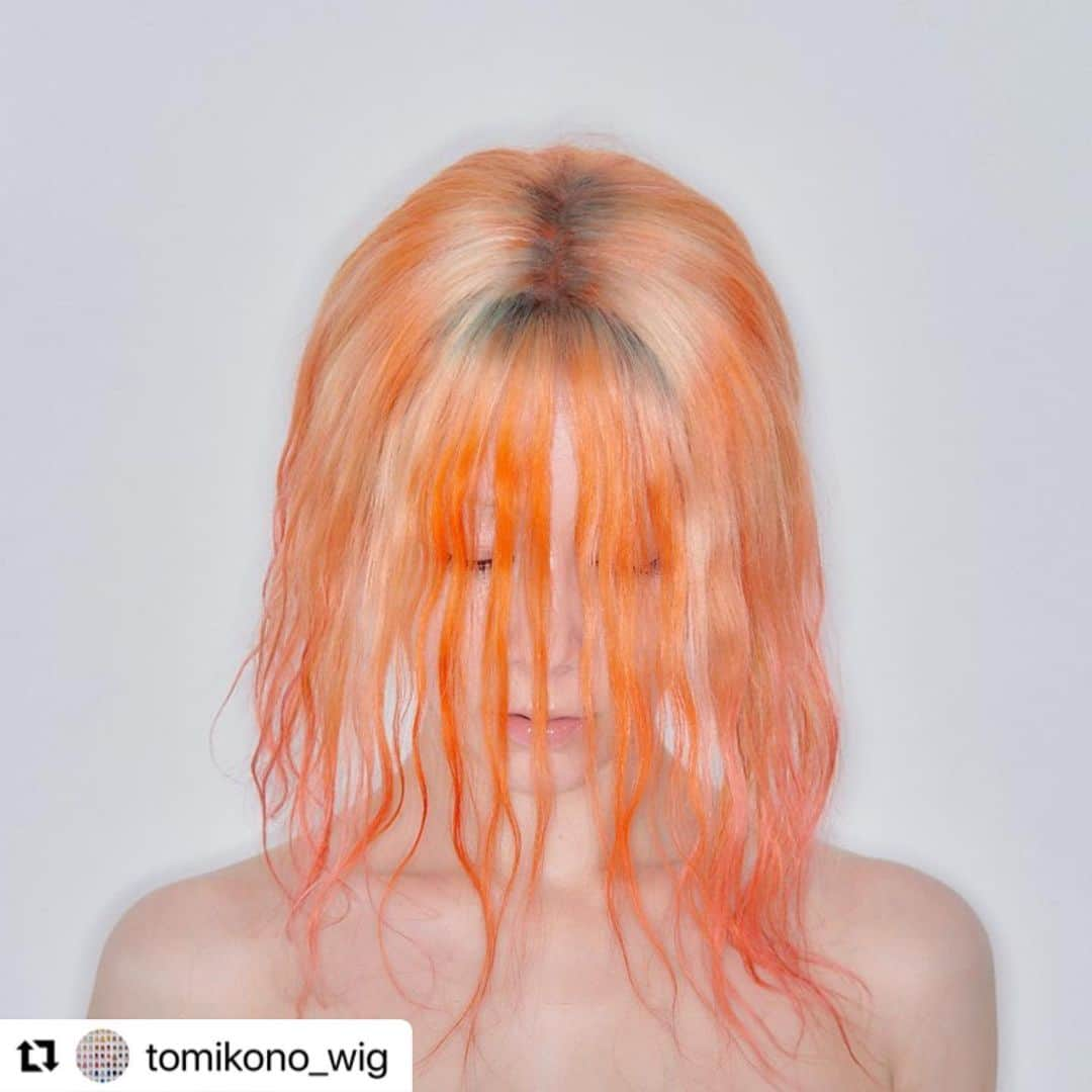 木村カエラさんのインスタグラム写真 - (木村カエラInstagram)「⚡️⚡️⚡️ #Repost @tomikono_wig with @use.repost ・・・ Personas  @kaela_official  Photograph @sayaka_maruyama_  Wig @tomikono_wig  Art direction @konomadinc  make @mihoko_f  #transformationisbeautiful #konomad#konomadeditions #kaerakimura#木村カエラ#tomikonowig#tomihirokono#theartofwigmaking #funclub #会報誌」5月17日 9時20分 - kaela_official