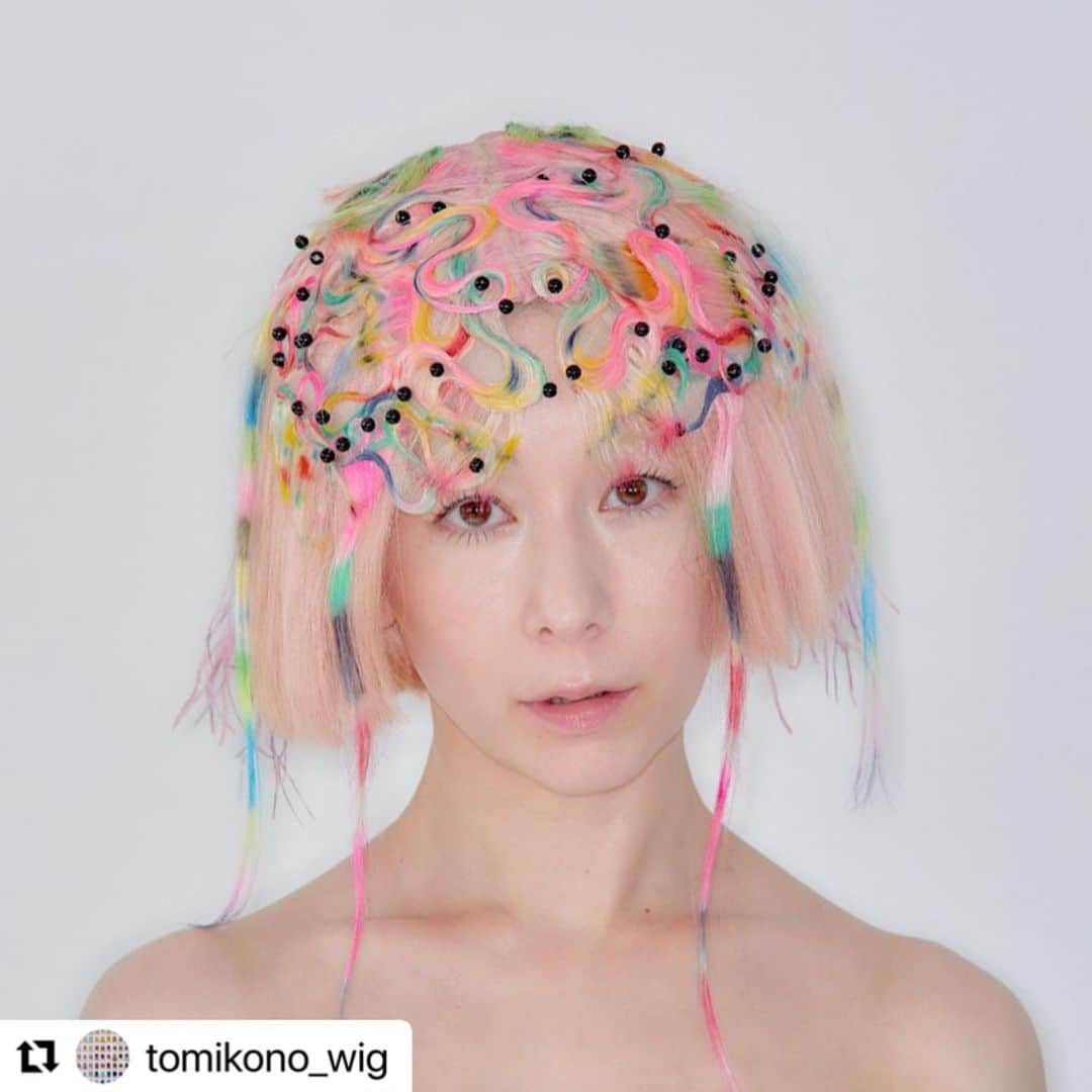 木村カエラさんのインスタグラム写真 - (木村カエラInstagram)「⚡️⚡️⚡️ #Repost @tomikono_wig with @use.repost ・・・ Personas  @kaela_official  Photograph @sayaka_maruyama_  Wig @tomikono_wig  Art direction @konomadinc  make @mihoko_f  #transformationisbeautiful #konomad#konomadeditions #kaerakimura#木村カエラ#tomikonowig#tomihirokono#theartofwigmaking #funclub #会報誌」5月17日 9時20分 - kaela_official