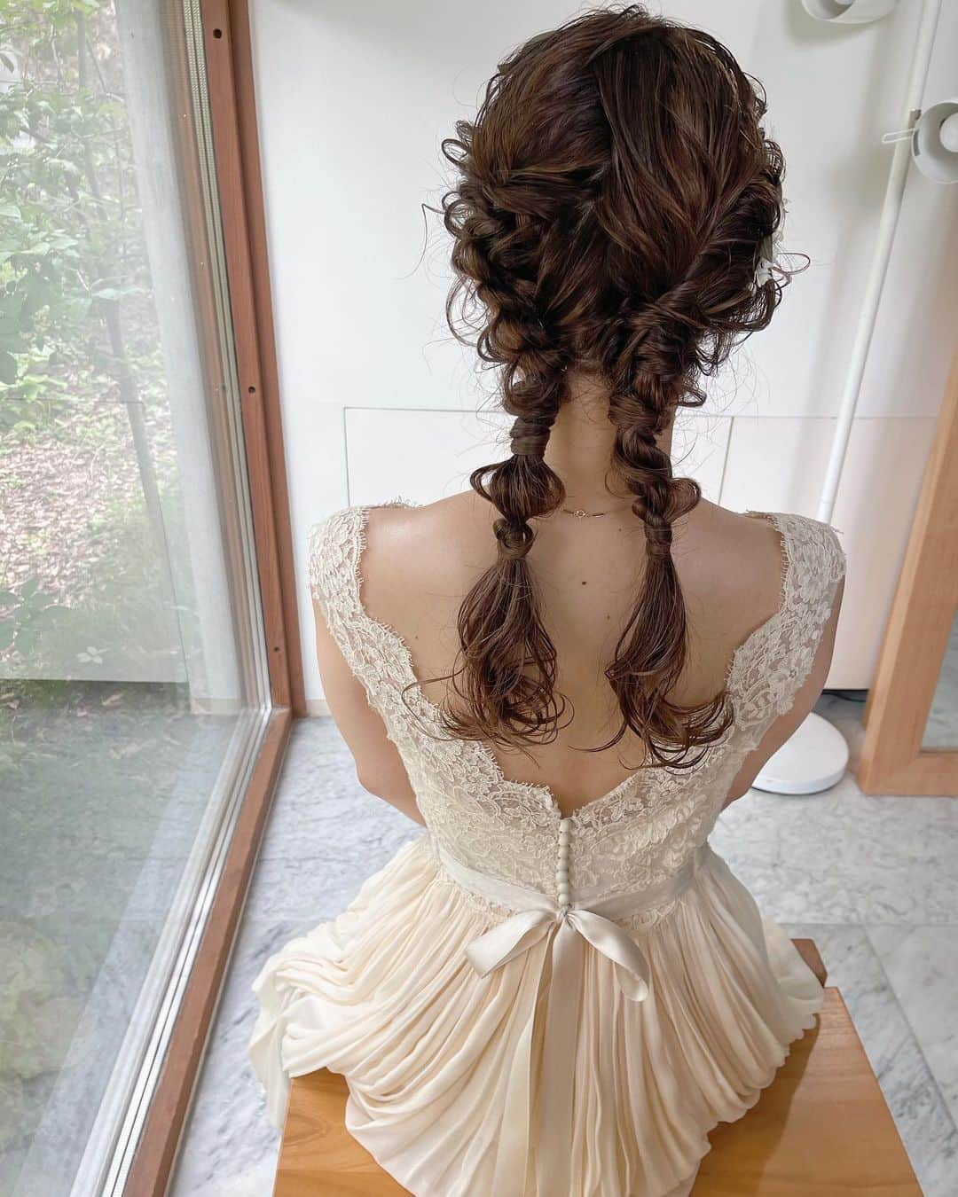 sakincho1028のインスタグラム：「wedding hair🌼  #sakinchohair #hairarrange#hair#arrange#hairset#ヘアアレンジ#アレンジ#ヘアセット#豊橋#美容室#豊橋美容室#結婚式#ブライダル#ヘアメイク#メイク#花嫁#前撮り#ウェディングドレス#フォトウェディング＃ウェディングフォト#ブライダルフォト 出張ヘアメイク#ブライダルヘア#ウェディングヘア#花嫁ヘア」