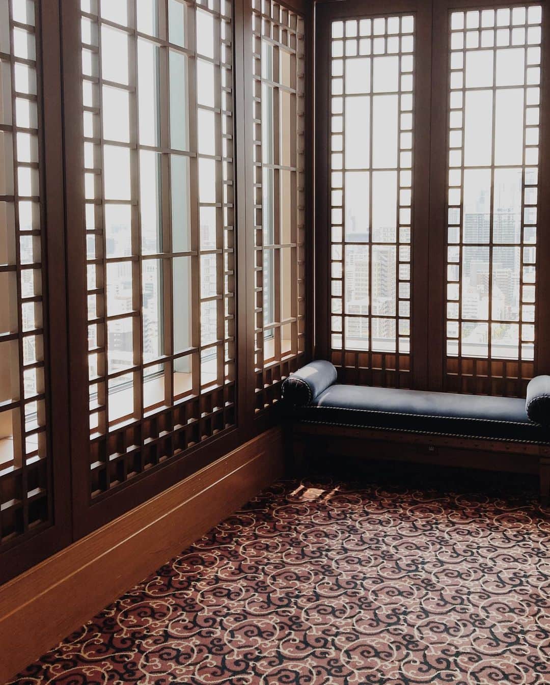 松田珠希さんのインスタグラム写真 - (松田珠希Instagram)「帝国ホテル大阪のベッドより。 日の出は私達が宇宙である事をもう一度、そして何度でも教えてくれます。  そしてその後の美しい中華料理の格別さ。   #帝国ホテル大阪」5月17日 9時37分 - tamakimatsuda11
