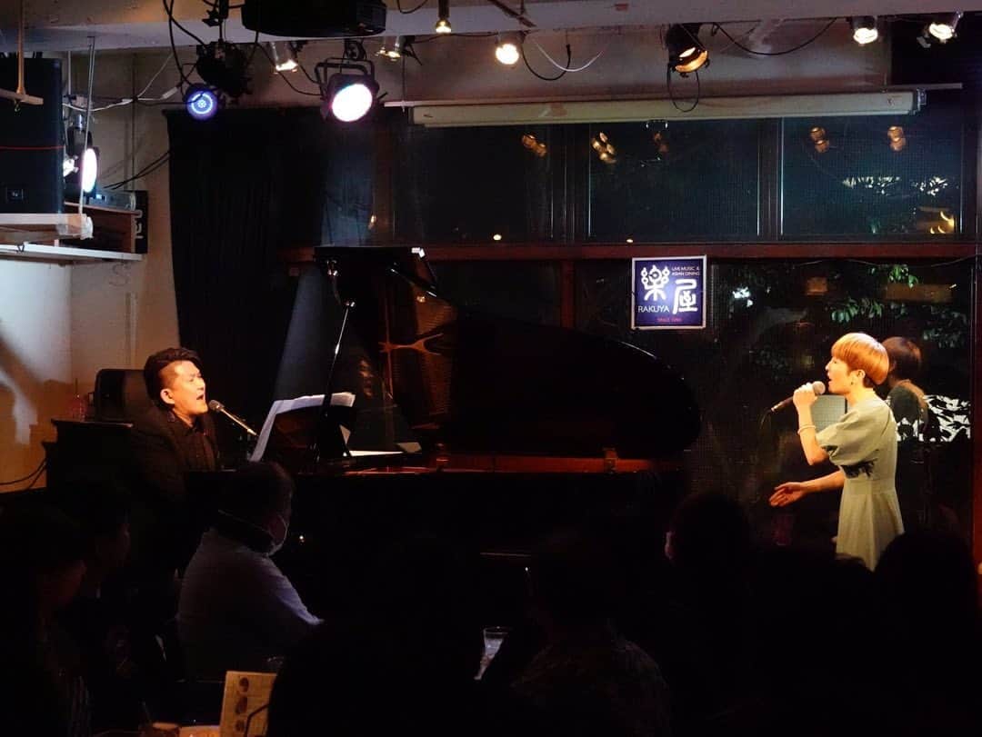 小此木まりさんのインスタグラム写真 - (小此木まりInstagram)「💐  MARI&KOZI Live vol.3@中目黒 楽屋🌿  ご来場くださいましたみなさま ありがとうございました！  またひとつ、音楽が、歌が 大切になった夜でした。  これからもひとつひとつに 心を込めて。  音楽で繋がれるみなさまに こころから、感謝です。  #中目黒 #楽屋 さん #向井浩二 さん #小此木麻里 #LIVE #音楽 #ありがとう ❤️‍🔥 #💐」5月17日 9時44分 - mariokonogi