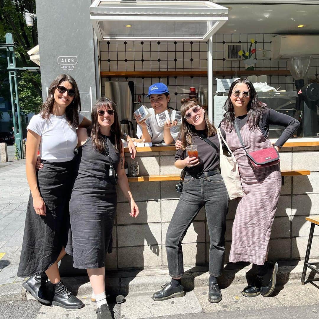 ABOUT LIFE COFFEE BREWERSさんのインスタグラム写真 - (ABOUT LIFE COFFEE BREWERSInstagram)「【ABOUTLIFECOFFEEBREWERS 道玄坂】  Someone @reubenhills from Sydney visited About Life coffee brewers!!!😎✨  We are happy to have international roasters stop by💛 Everyone should feel free to talk to our staff🙌  シドニーにあるロースターの @reubenhills のスタッフの方がアバウトライフに来店してくださいました☺️✨ 海外のロースターの方々にも寄って頂けて嬉しいです💐 皆様も気軽にスタッフに声かけてくださいね😉♩  🚴dogenzaka shop 9:00-18:00(weekday) 11:00-18:00(weekend and Holiday) 🌿shibuya 1chome shop 8:00-18:00  #aboutlifecoffeebrewers #aboutlifecoffeerewersshibuya #aboutlifecoffee #onibuscoffee #onibuscoffeenakameguro #onibuscoffeejiyugaoka #onibuscoffeenasu #akitocoffee  #stylecoffee #warmthcoffee #aomacoffee #specialtycoffee #tokyocoffee #tokyocafe #shibuya #tokyo」5月17日 9時59分 - aboutlifecoffeebrewers