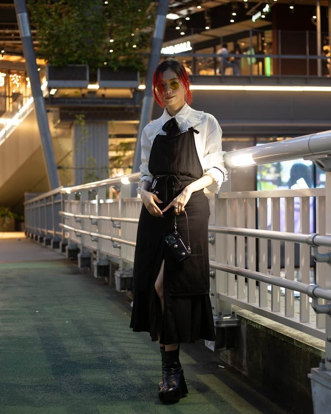 のインスタグラム：「Name: si oux (スー)⁠ ⁠ Tops #used⁠ Pants #used⁠ Shoes #MaisonMargiela⁠ ⁠ Photo by @ryota110722⁠ ⁠ #スナップ_fs #fashionsnap #fashionsnap_women」