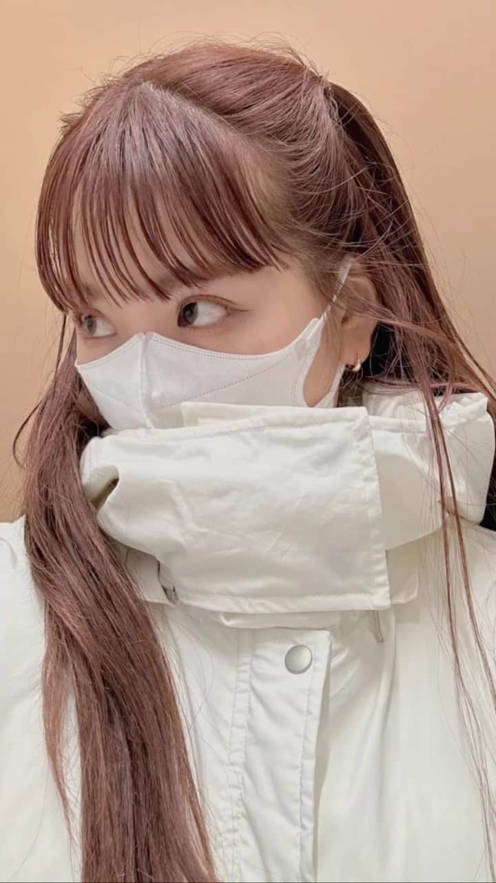 Momoのインスタグラム：「ここ半年での暖色カラー🍊🍑💞👩‍🦰🧑🏻‍🦩🌸🌷 . 基本ピンクかオレンジ🧡💗 みなさんなどの色が好みですか＾＾？ . . .  . ✔️画像を保存してカウンセリングの 時にみせてください♡♡ .  イメージを変えたいけど短くするのも ブリーチをするのも勇気がいる🥺 . そんな方にも幅広くその方にあった提案 をさせて頂き一緒におしゃれを楽しみましょう♡ . ブリーチカラーは【ケアブリーチ】を 推奨しております♡ . ケアブリーチは従来よりも髪の毛への ダメージが94%cutされます！ . ブリーチなしのダブルカラーも 提案させて頂きますのでぜひご相談ください♡ . 12／3から 新店舗　GARD/ëN (ガーデン／エン) がopen♡♡ . 場所は表参道♡♡ 新しいこだわりのつまったお店で ぜひお会いできるのを楽しみに お待ちしております♡♡ . . ご予約はTOPからご予約サイト に飛べます✈︎♡(料金もそちらを参考に) . ご新規様も喜んでお待ちしております♡ . お電話.DMからも受け付けております♡ (DMは返信が遅くなる可能性が ございますのでそちらご了承下さい🙇‍♀️)  . .  〒150-0001 東京都渋谷区神宮前5-39-2 2F . TEL☎︎ 03-6712-5995 . 表参道駅から徒歩5分🚶🏼‍♀️(A1出口) ( 銀座線/千代田線/半蔵門線 ) . . 月 定休日 火・水　11:00〜20:00 木・金　12:00〜20:30 土　10:00〜19:00 日　10:00〜19:00 祝　10:00〜19:00 . . ぜひ、ご予約お待ちしてます♡♡ . codeアカウントはこちら   @__cd.momo____________ ♡ . ぜひフォローしてください♡ .」