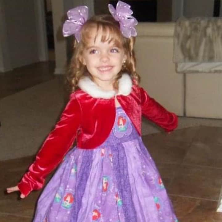 マケナ・グレースさんのインスタグラム写真 - (マケナ・グレースInstagram)「Growing up I was obsessed with Disney Princesses and now it’s really magical getting to see them be brought to life 🧜‍♀️💕The Little Mermaid was so fun! Halle Bailey’s singing was so beautiful and my friend @jacobtremblay was adorable as Flounder🐠   Hair @stefanbertin  Color @colorbymattrez  Makeup @pollyosmond  Dress @tallermarmo (I need it in every color!) Shoes @maisonvalentino  Jewelry @vraiofficial」5月17日 21時00分 - mckennagraceful