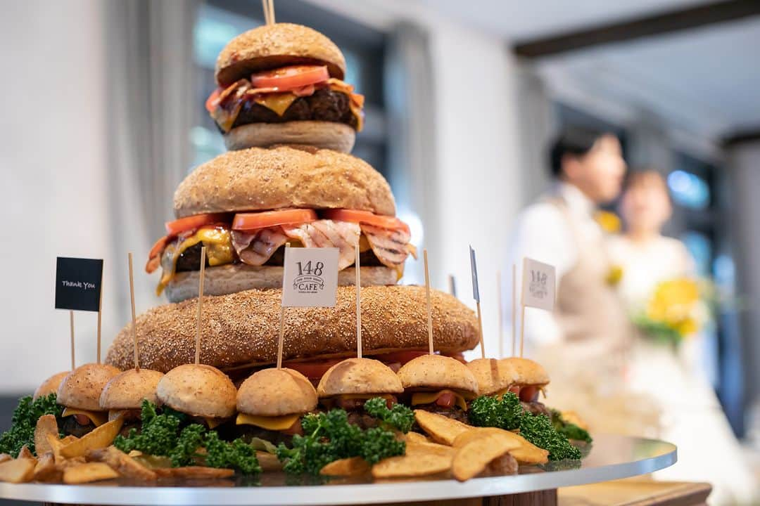 BARN&FOREST148さんのインスタグラム写真 - (BARN&FOREST148Instagram)「@barn_and_forest148 ・ ・ Wedding Big Hamburger…*  ブライダルフェアのご予約やお問合せは InstagramのDMでも承っております*  #ハンバーガー #ウェディングハンバーガー #ハンバーガーバイト #結婚式演出 #barnandforest148 #barnwedding #148cafe #バーンアンドフォレスト148 #バーンアンドフォレスト #148花嫁 #ウェディングケーキ #ウェディングケーキデザイン #ウェディングケーキアイディア #weddinghamburger  #hamburger #hamburgerbyte #千葉結婚式場 #千葉結婚式 #結婚式場 #プレ花嫁 #卒花嫁 #千葉花嫁 #流山おおたかの森 #ラスティックウェディング #ナチュラルウェディング #ガーデンウェディング #ガーデン挙式 #バーンウェディング #100年後も語り継がれる結婚式」5月17日 20時58分 - barn_and_forest148