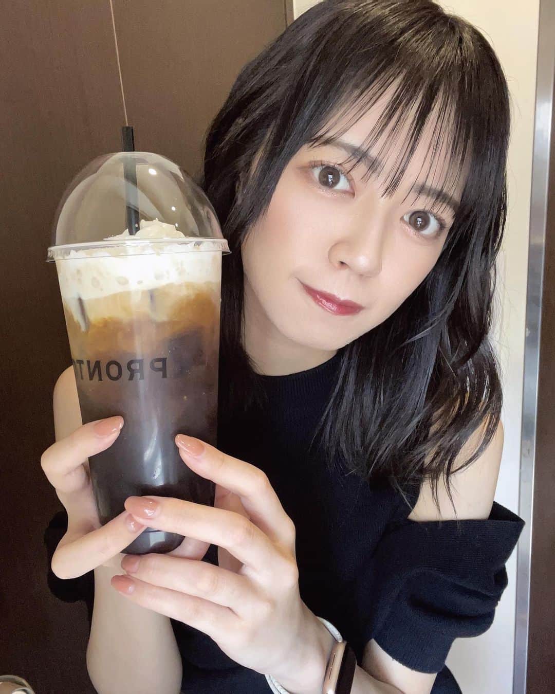 のインスタグラム：「.  ウインナー珈琲☕️  生クリーム入ってるから飲めるっ!😮‍💨 カフェ部したよ✌︎  . . #カフェ #アイドル #私服 #followme #japanesegirl   いつもいいねありがと☺︎」