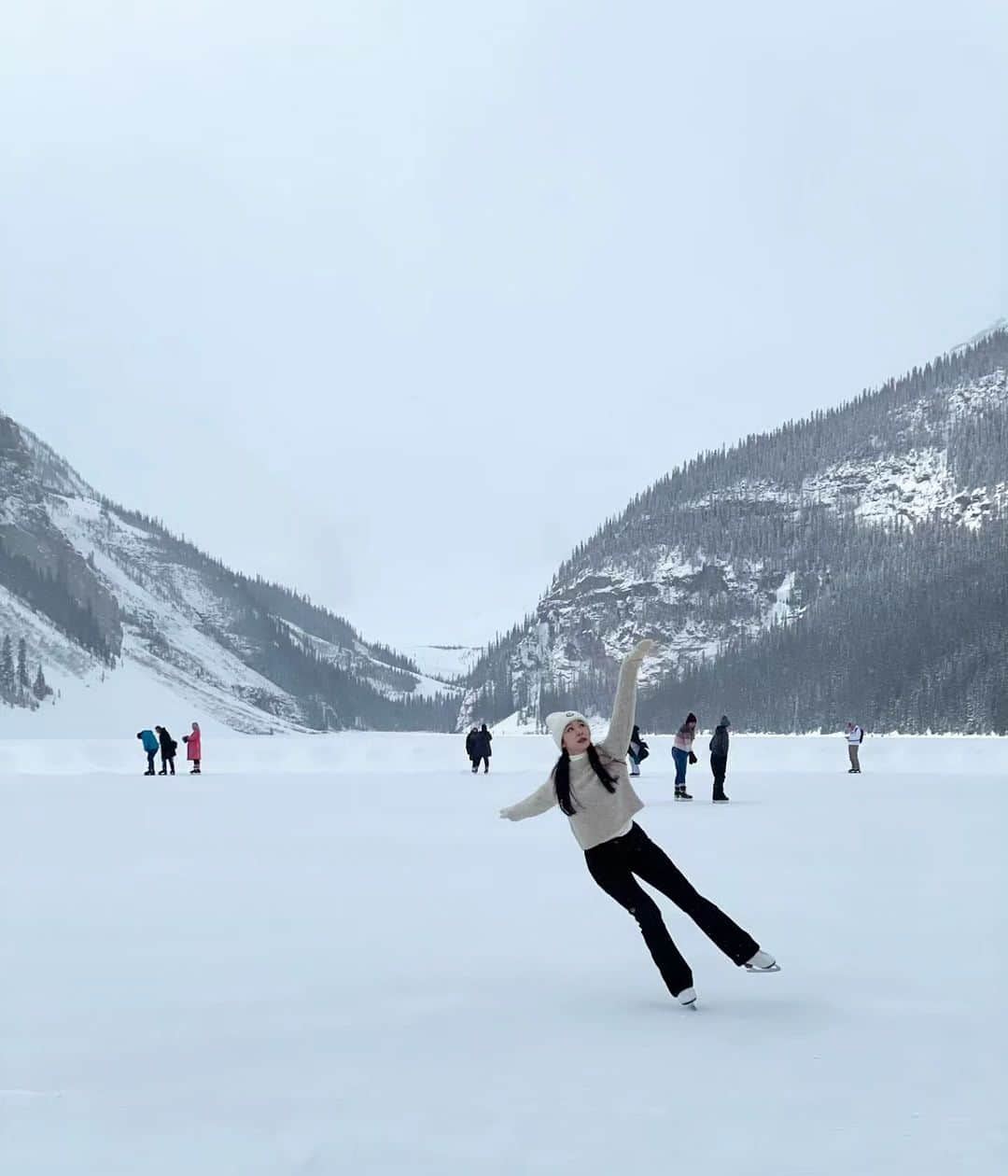 キム・ヨナさんのインスタグラム写真 - (キム・ヨナInstagram)「레이크 루이스에서 슝슝~ ⛸️❄️☃️🇨🇦」5月17日 19時33分 - yunakim