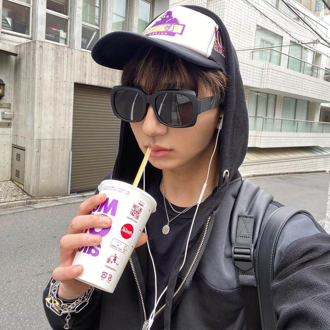 上野裕次郎のインスタグラム：「頭の中落書きだらけ。」