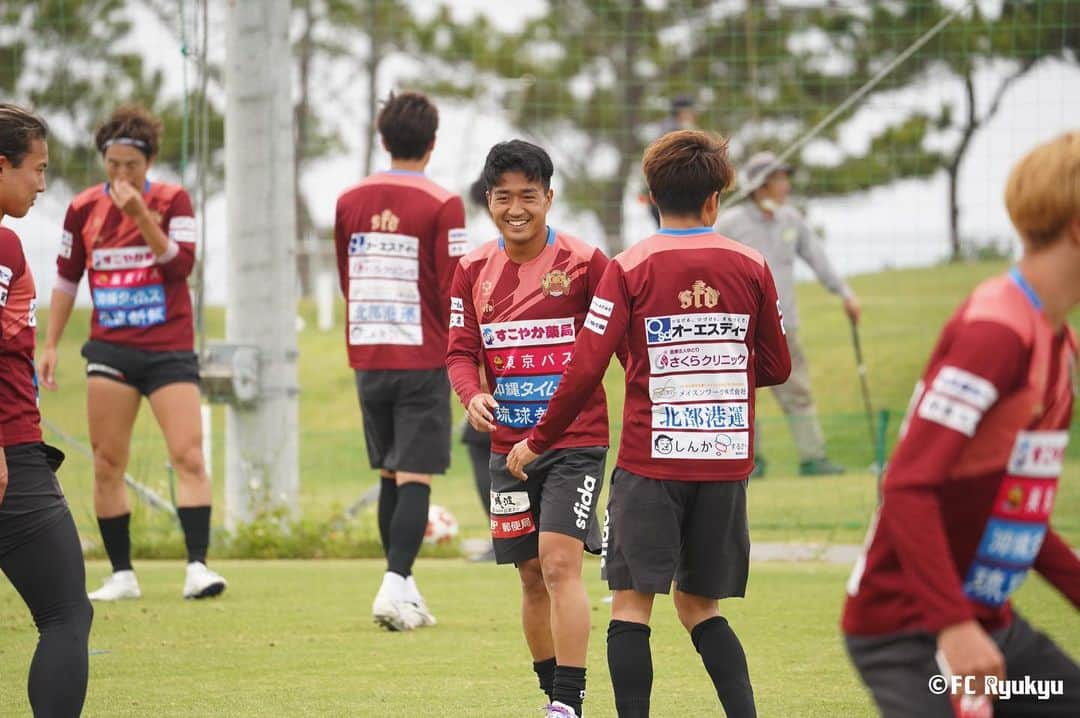 FC琉球さんのインスタグラム写真 - (FC琉球Instagram)「📷｜#PHOTO  5/17(水）TR restart▶️  #FC琉球  #FCRYUKYU  #沖縄  #okinawa  #琉球  #jleague #Jリーグ  #サッカー  #football  #soccer  #sfida  #ジンベーニョ  #沖縄とともに強くなる #ONEOKINAWA  #J30」5月17日 19時34分 - fcryukyu