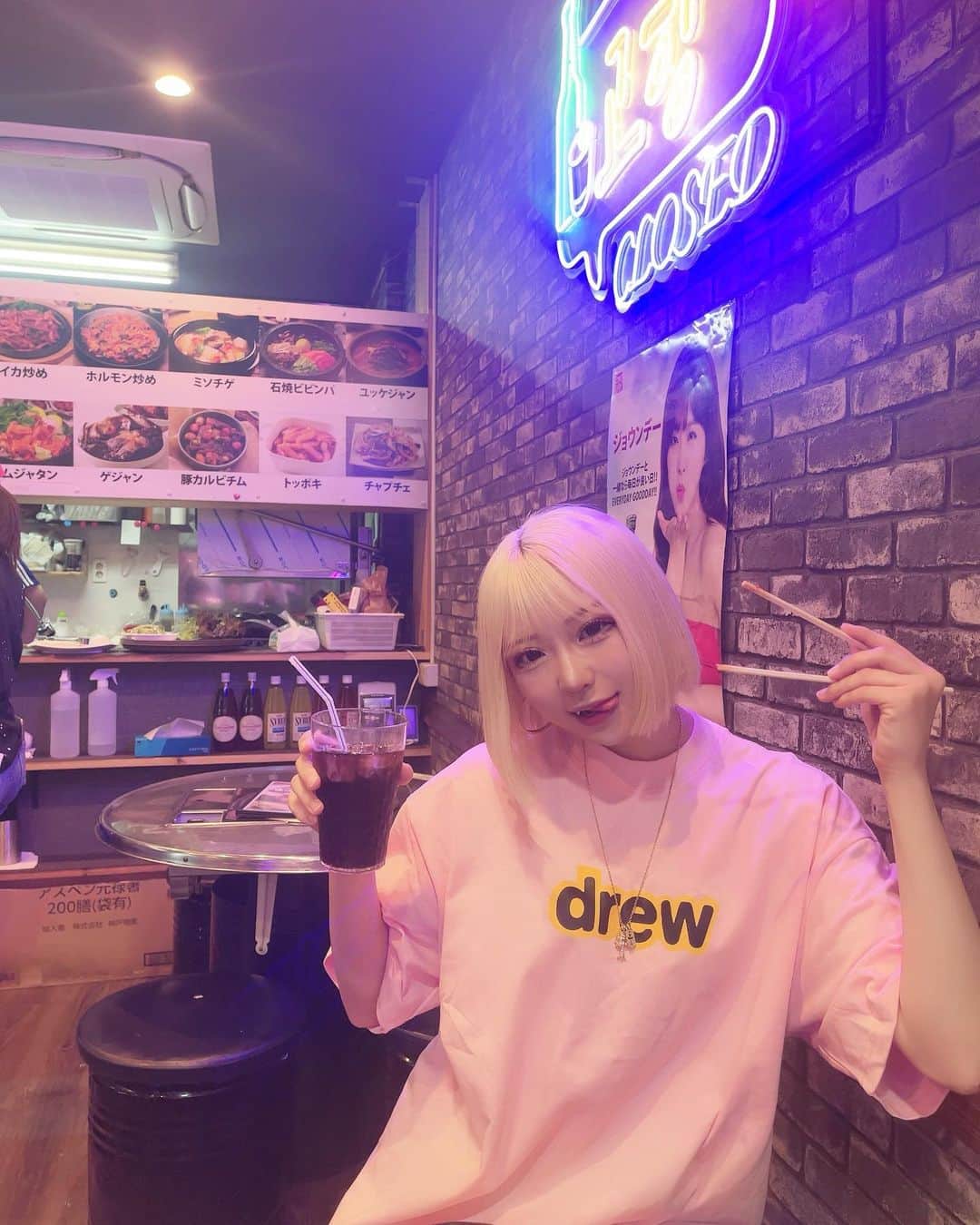 いーたろのインスタグラム：「韓国料理が世界1大好き🇰🇷🥓 二日酔いの次の日の炭酸飲料ってなんであんなにも美味しいんだろう…🥹  #いーたろ#大阪#大阪グルメ#」