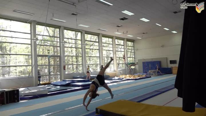 エリザベト・ザイツのインスタグラム：「🦘 #training #trainingcamp #eliseitz #akro #floor #nationalteam #gymastics」