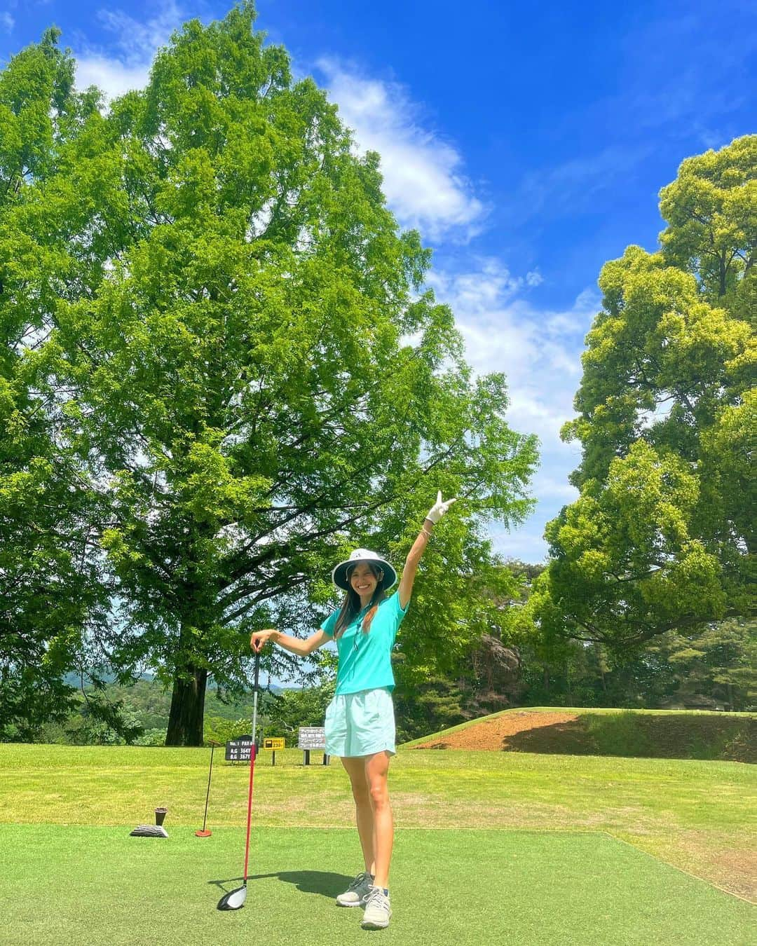 佐野千晃さんのインスタグラム写真 - (佐野千晃Instagram)「バッチバチに暑かったね〜⛳️  まだ5月だけど熱中症気をつけて🥵  スワイプすると動画出てくるんだけど、打ち終わった後がなんかウザ過ぎてやだけど載せちゃうww  こんなに自分ウザそうにしてたかな？←  ゴルフ楽しいねぇ🏌️‍♀️  #workout #training #sport  #wear #sportwear #スポーツ #筋トレ女子 #筋トレ #ワークアウト #スポーツウェア #筋肉 #筋肉美 #go  #run #running  #marathon  #ゴルフ #ゴルフ女子 #ゴルフ好き #チャンピオン�#adidas #アディダス #adidasgolf」5月17日 19時45分 - sanochiaki810