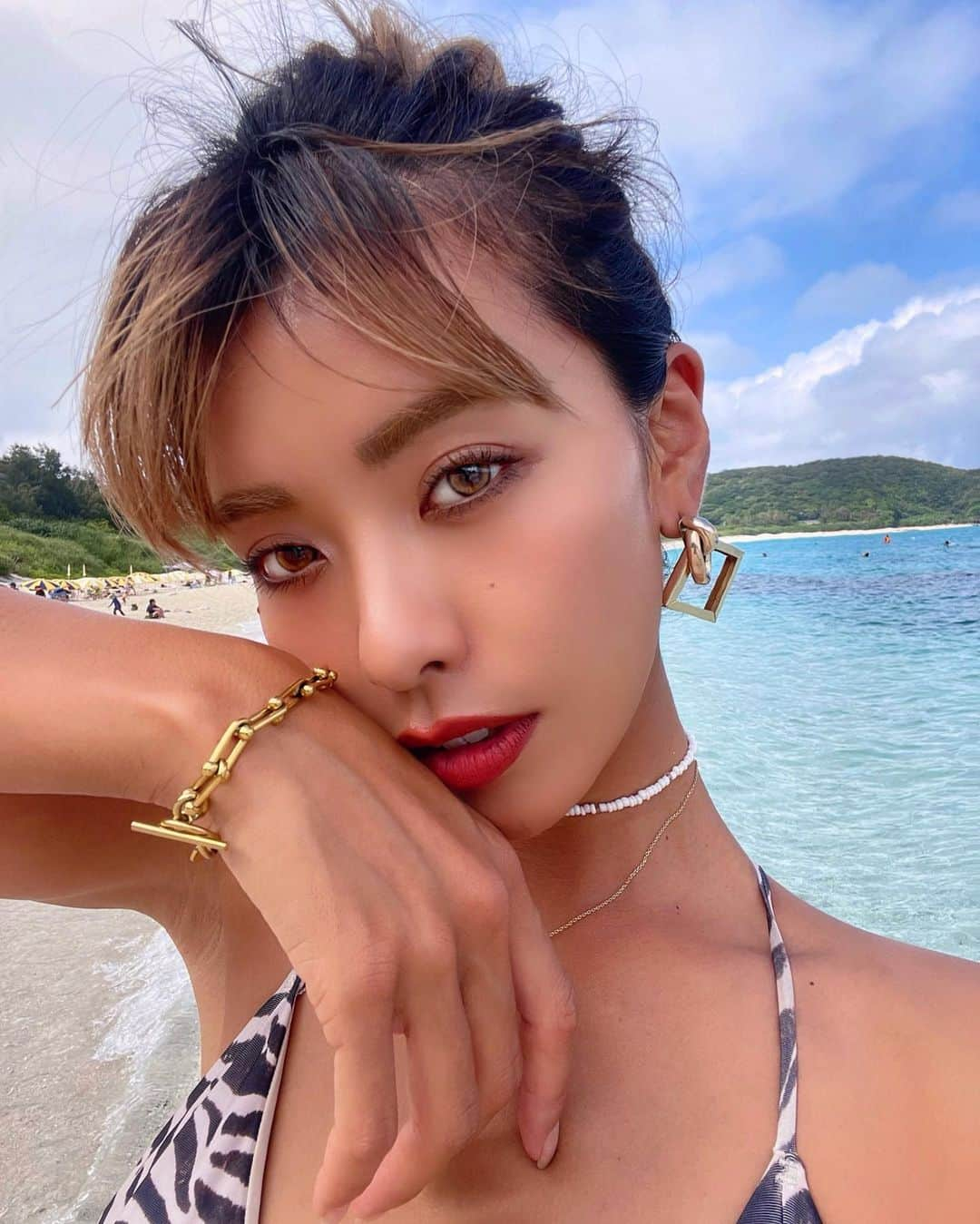 NAHOさんのインスタグラム写真 - (NAHOInstagram)「. ▽ ぜったいかわいい 『ラテ肌✖️GOLD』 . . なほの好きなGold bracelet💋✨ 海入ったりお風呂入ったり、 そのままつけててもサビないしとっても優秀なの👏♡ . 存在感あるデザインがすきっ♡ . . ▽ u link chain  bracelet @san_litore  . . #sanlitore #NAHO #nature #okinawa #zamami #zamamiisland #bracelet #beachlife #沖縄 #座間味 #座間味島 #沖縄移住 #島暮らし #海のある生活 #自然 #ビーチライフ #goldbracelet #アクセサリー #ラテ肌」5月17日 19時46分 - naho25__kai_noa