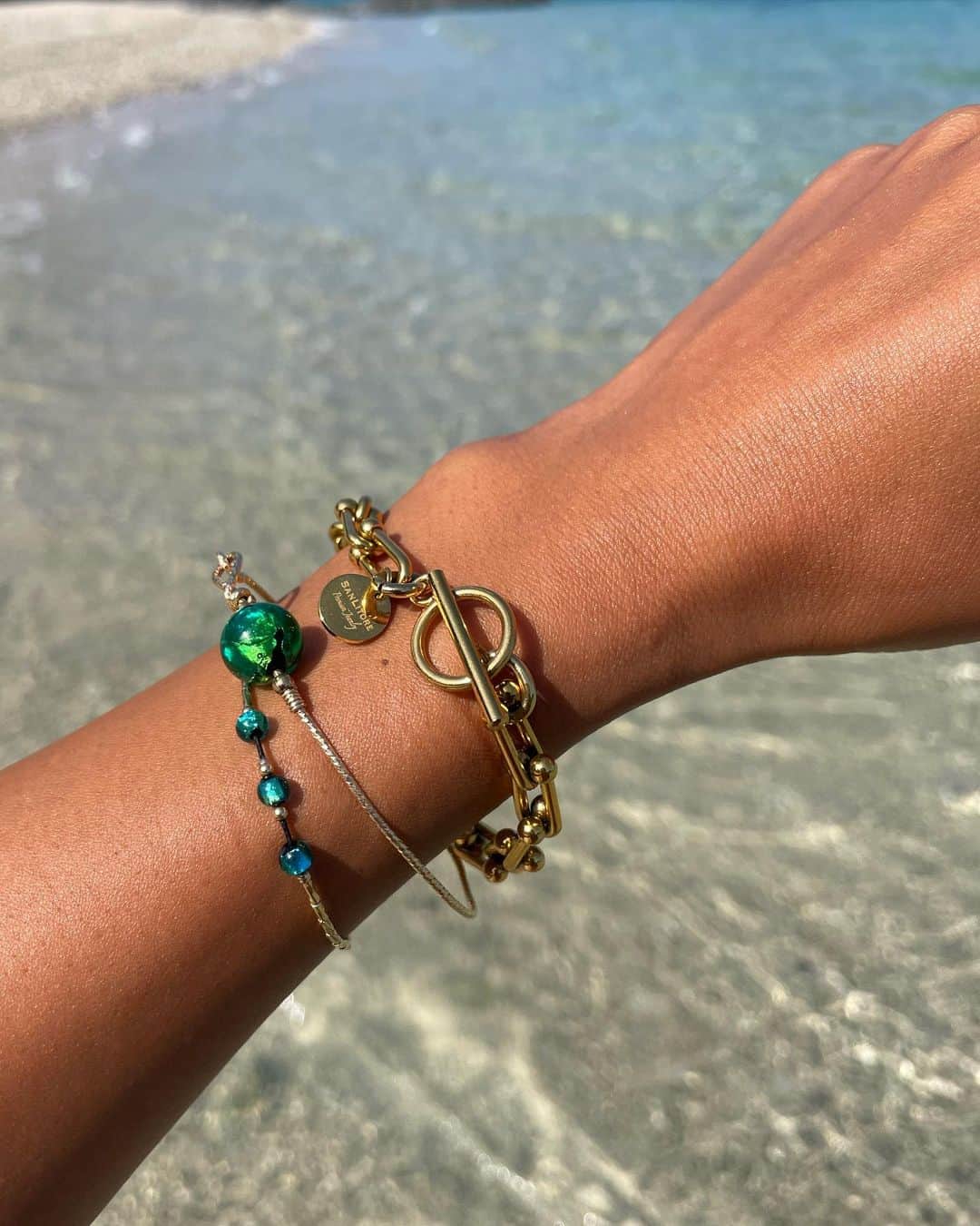 NAHOさんのインスタグラム写真 - (NAHOInstagram)「. ▽ ぜったいかわいい 『ラテ肌✖️GOLD』 . . なほの好きなGold bracelet💋✨ 海入ったりお風呂入ったり、 そのままつけててもサビないしとっても優秀なの👏♡ . 存在感あるデザインがすきっ♡ . . ▽ u link chain  bracelet @san_litore  . . #sanlitore #NAHO #nature #okinawa #zamami #zamamiisland #bracelet #beachlife #沖縄 #座間味 #座間味島 #沖縄移住 #島暮らし #海のある生活 #自然 #ビーチライフ #goldbracelet #アクセサリー #ラテ肌」5月17日 19時46分 - naho25__kai_noa