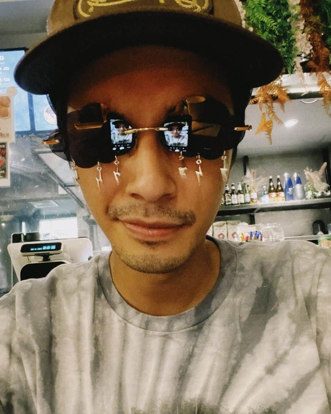 中尾暢樹のインスタグラム：「誰かさんへのNYお土産のメガネ。」