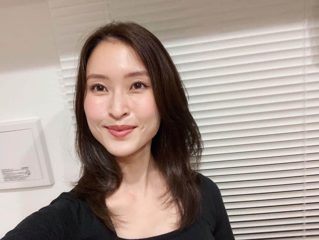 水野瑛のインスタグラム：「. 💋🤳 #shiseido  #technosatingellipstick  #テクノサテンジェルリップスティック」