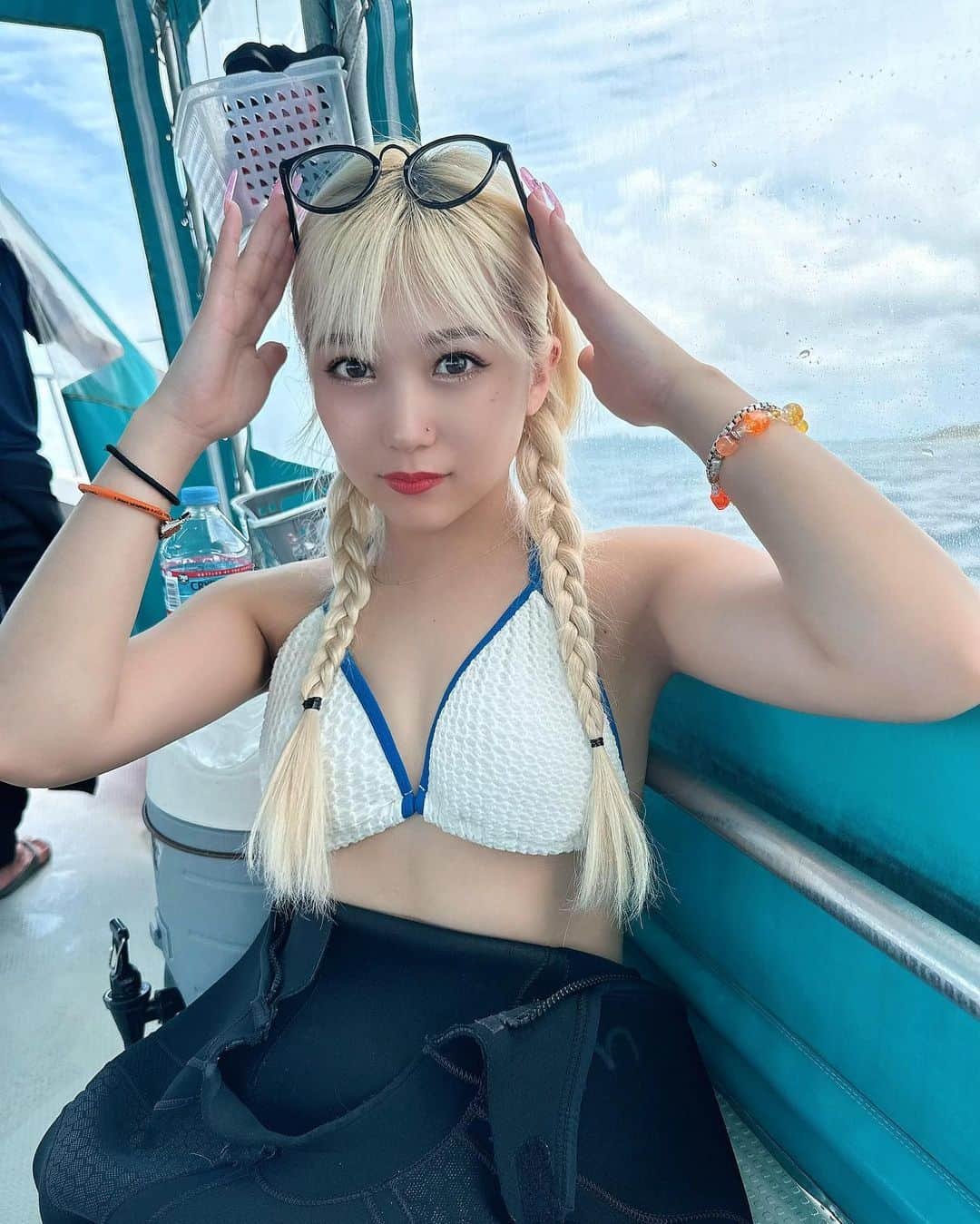 川崎怜奈さんのインスタグラム写真 - (川崎怜奈Instagram)「🏝🐠🫧🤿 盛れるのはダイビング前だけ。 海の中では一生ネタです。爆笑 #髪の毛なんやねん  しんど🤣🤣 #写真の時くらい息吐くの我慢しろ . マンタに会えた奇跡🫧感動… 1番大きくて6畳くらいあるらしい デカすぎてビビる笑笑 . . . #石垣 #石垣島 #ダイビング #ダイビング女子 #シュノーケル」5月17日 20時04分 - layna_lllllll