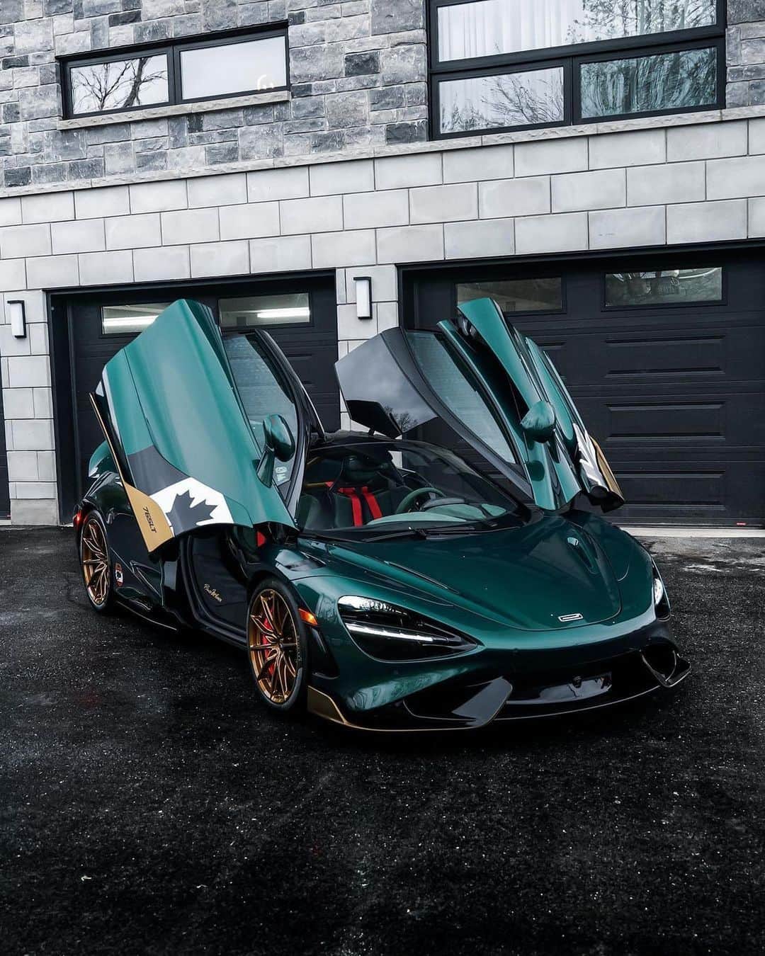 CarsWithoutLimitsのインスタグラム：「MSO 1 of 1 #McLaren #765LT 🚗 @mathieuarseneault1  📸 @adoustudio  #carswithoutlimits #mso #carporn」