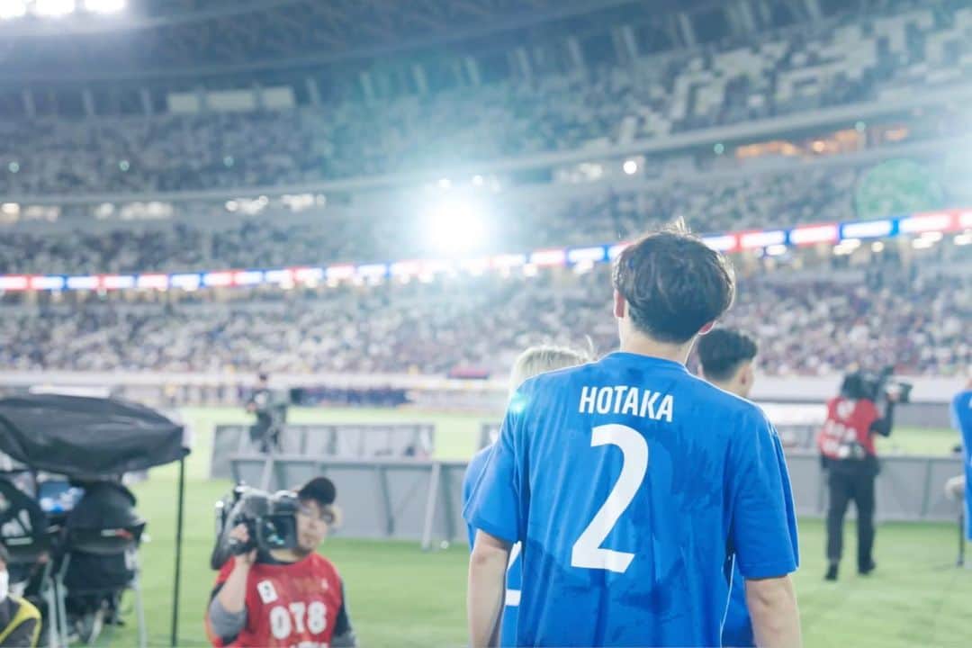 FC東京オフィシャルグッズさんのインスタグラム写真 - (FC東京オフィシャルグッズInstagram)「🔵🔴 #withHOTAKA 🤝🔵🔴 #中村帆高 #YNWA  #FC東京 #fctokyo #tokyo」5月17日 20時11分 - fctokyoofficial