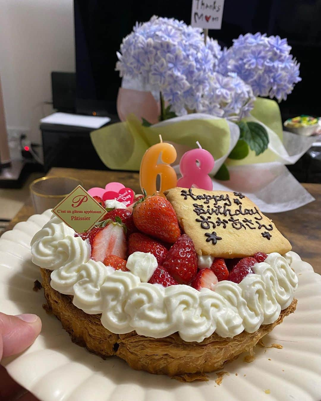 川島慶三さんのインスタグラム写真 - (川島慶三Instagram)「お袋  あなたが生きていれば68回目の誕生日ですね🎂  今日は試合も勝ったし夕飯も豪華で良い1日になったよ✨😌  また長崎では親父や兄貴家族が祝ってくれたよ🎂  おめでとう  #誕生日」5月17日 20時14分 - kawashima.keizo